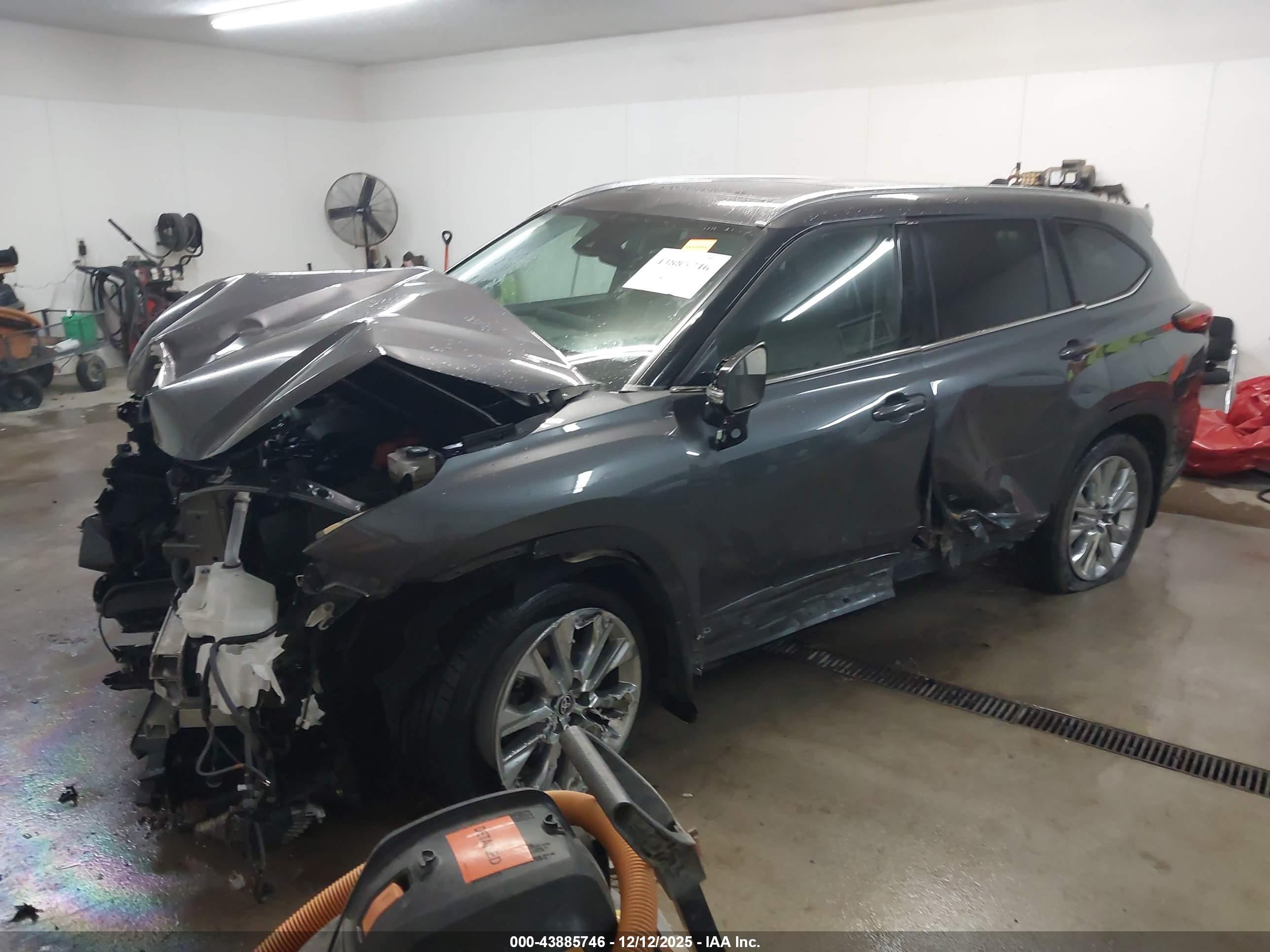 TOYOTA HIGHLANDER image 2