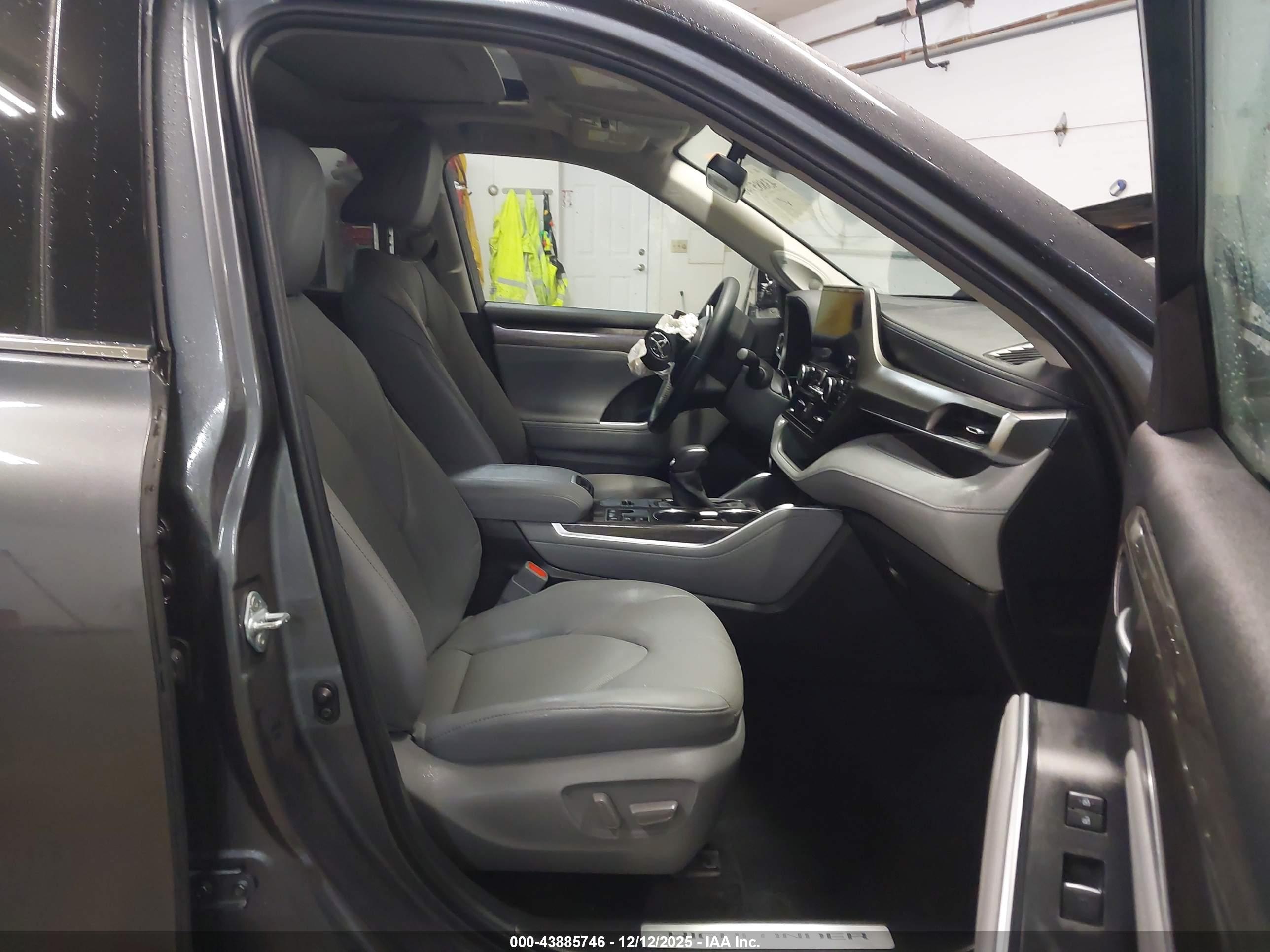 TOYOTA HIGHLANDER image 5