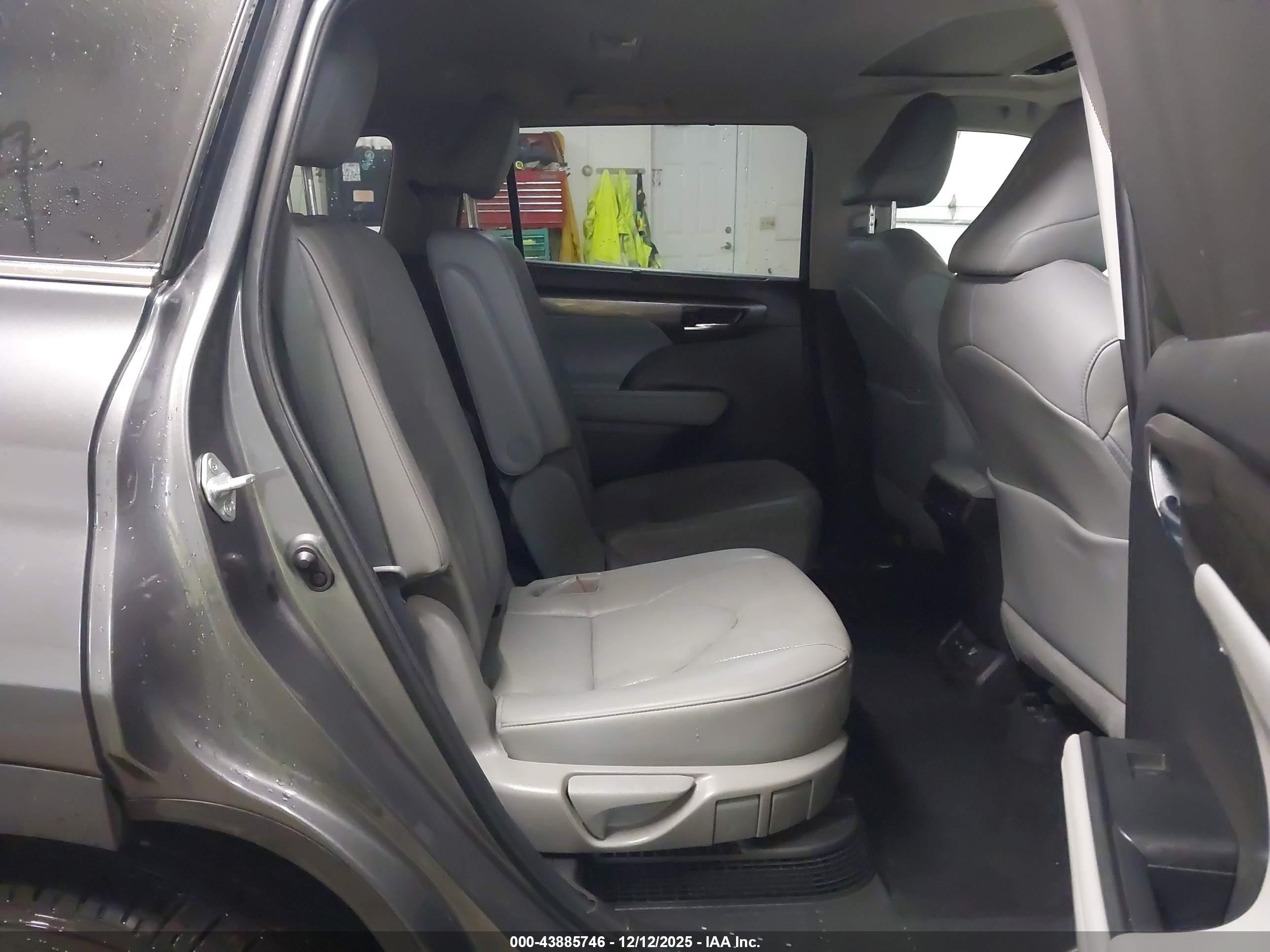 TOYOTA HIGHLANDER image 8