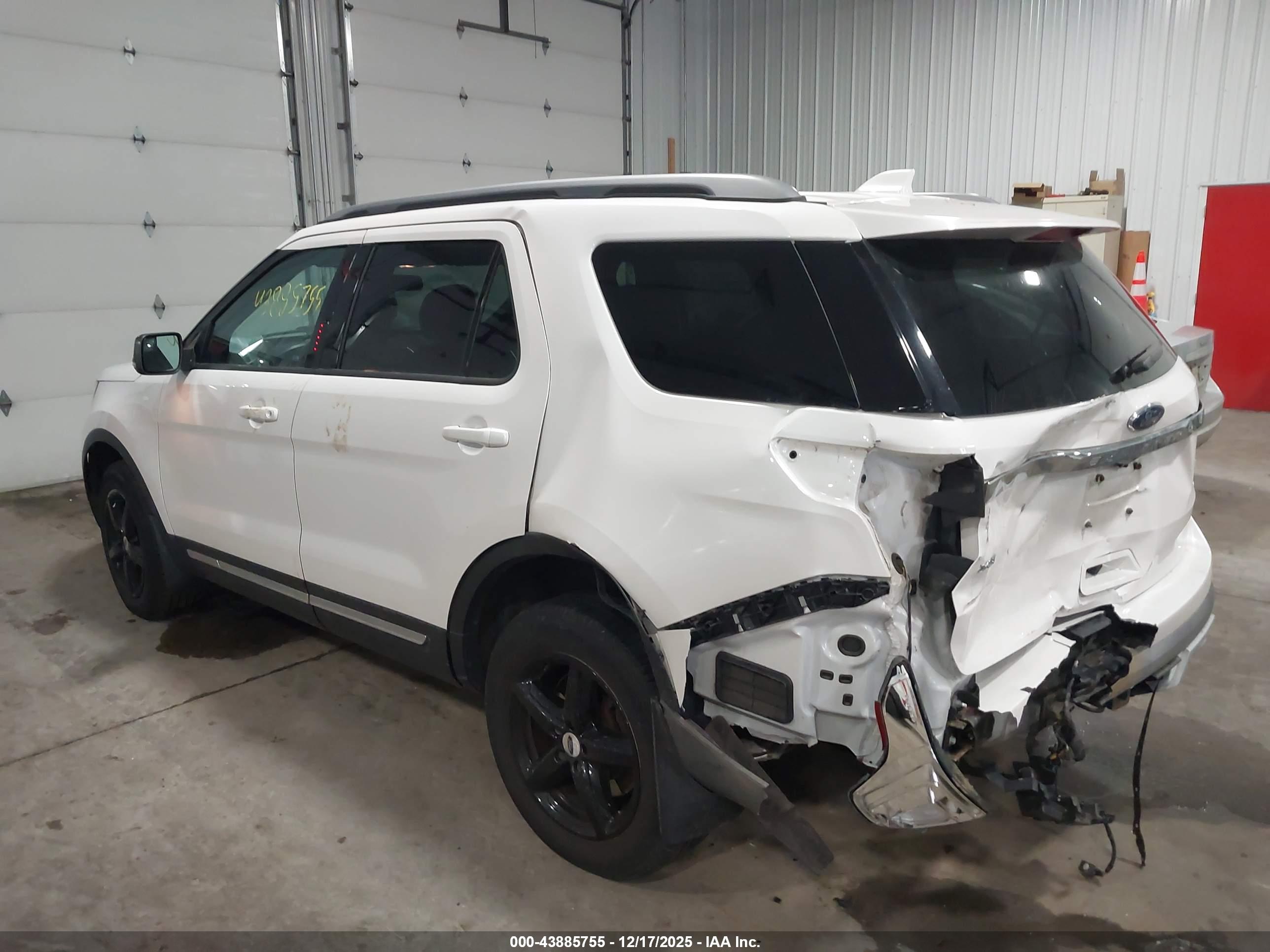 FORD EXPLORER image 3