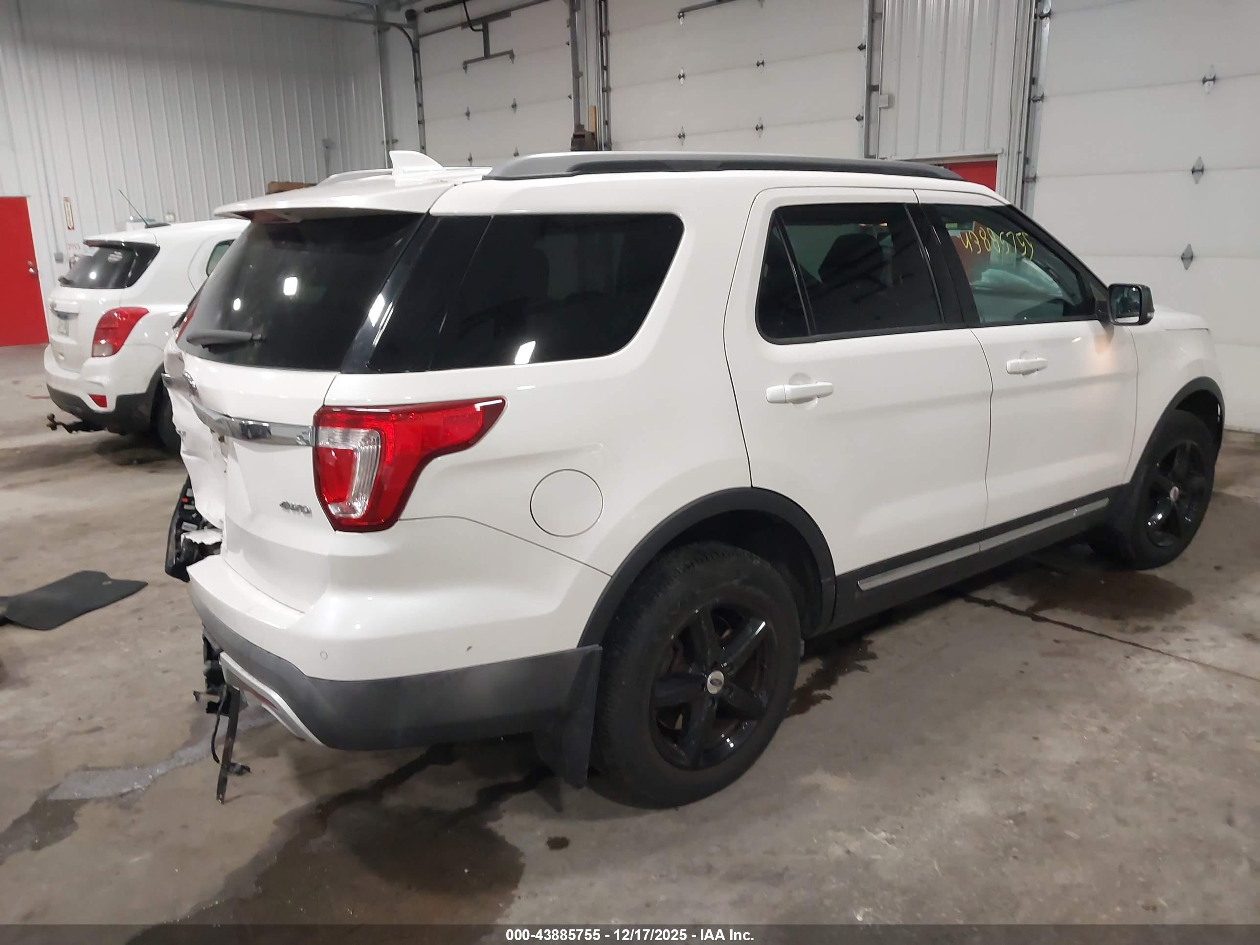 FORD EXPLORER image 4