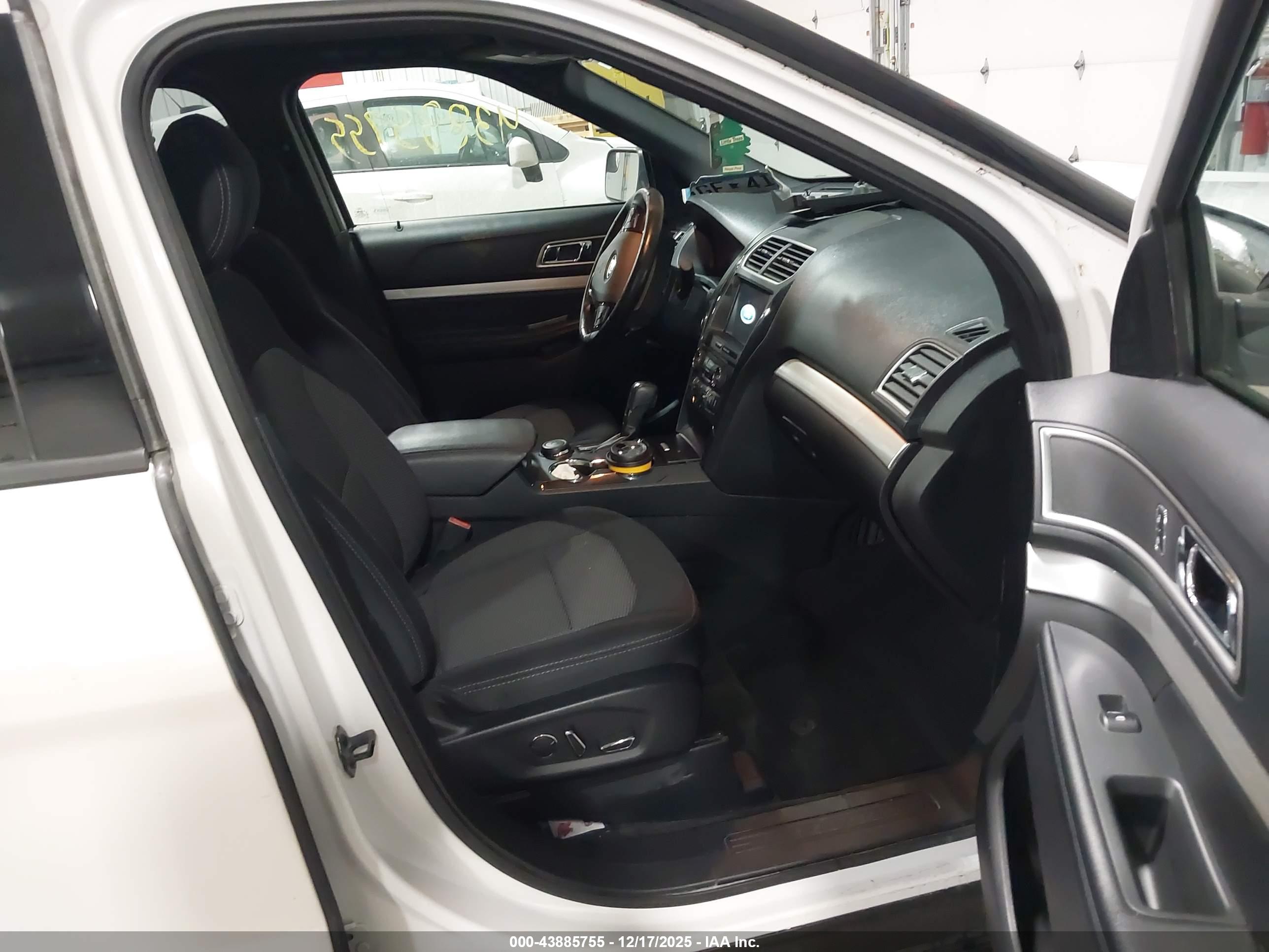 FORD EXPLORER image 5