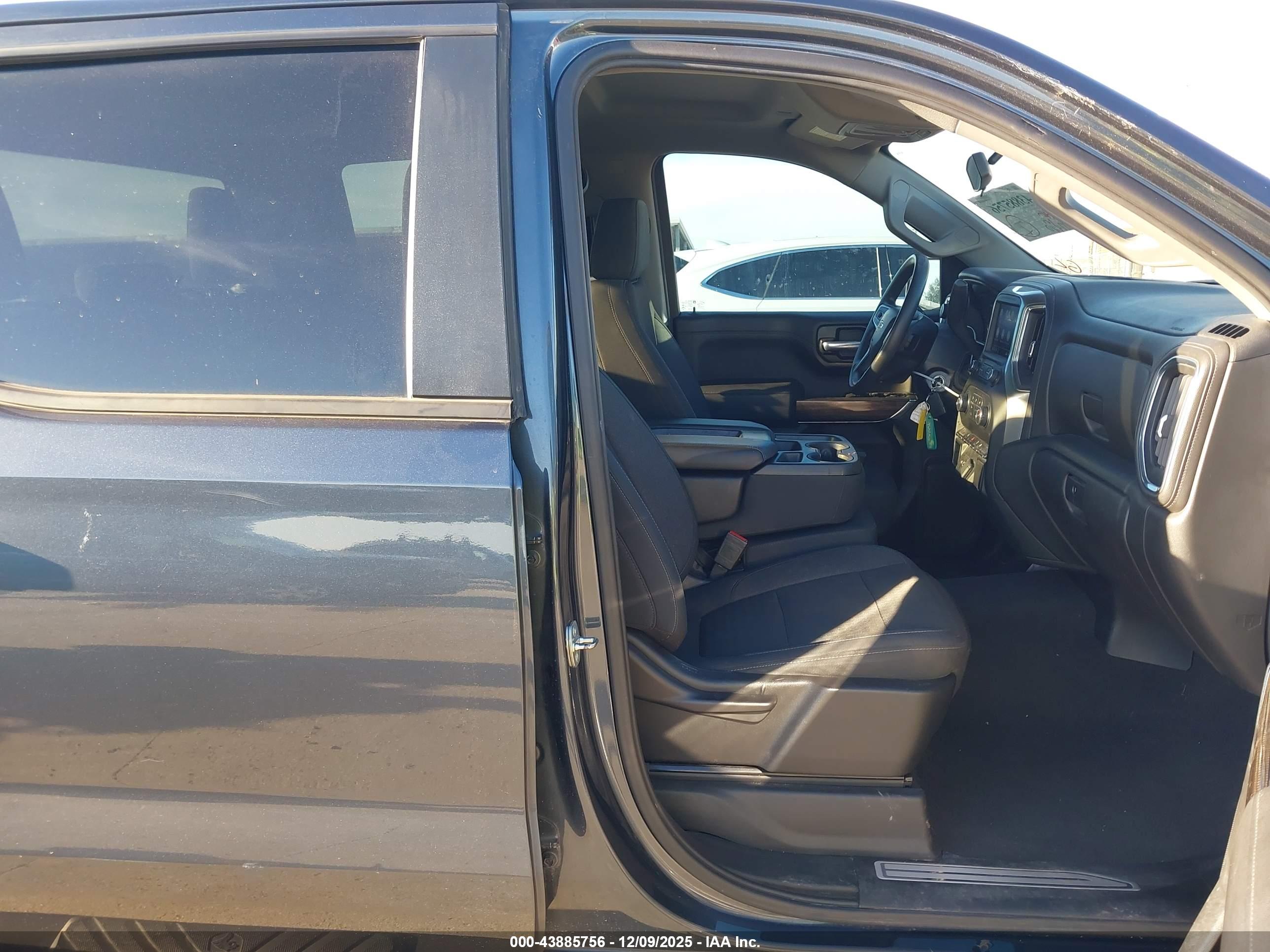 CHEVROLET SILVERADO image 5