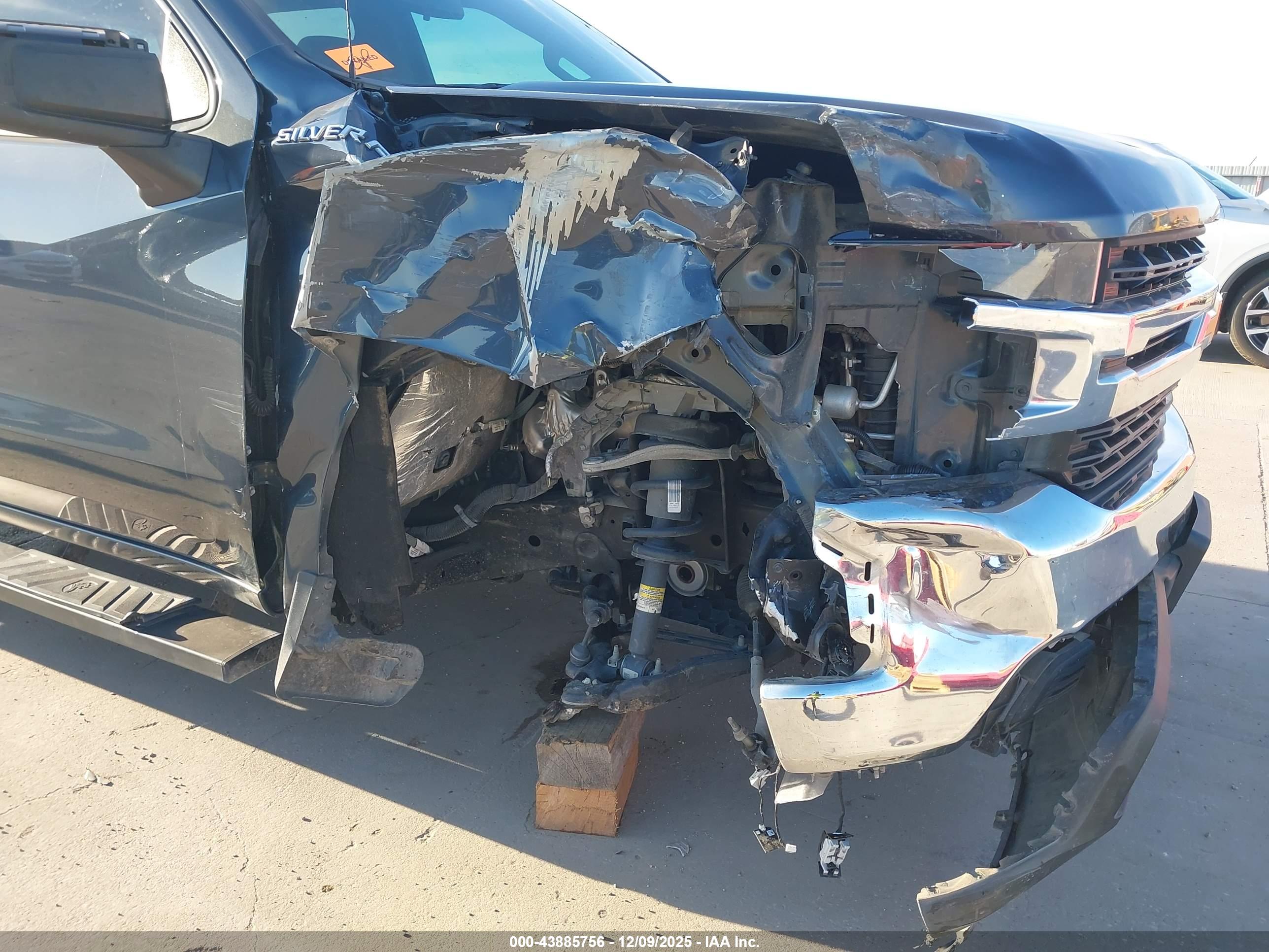 CHEVROLET SILVERADO image 6