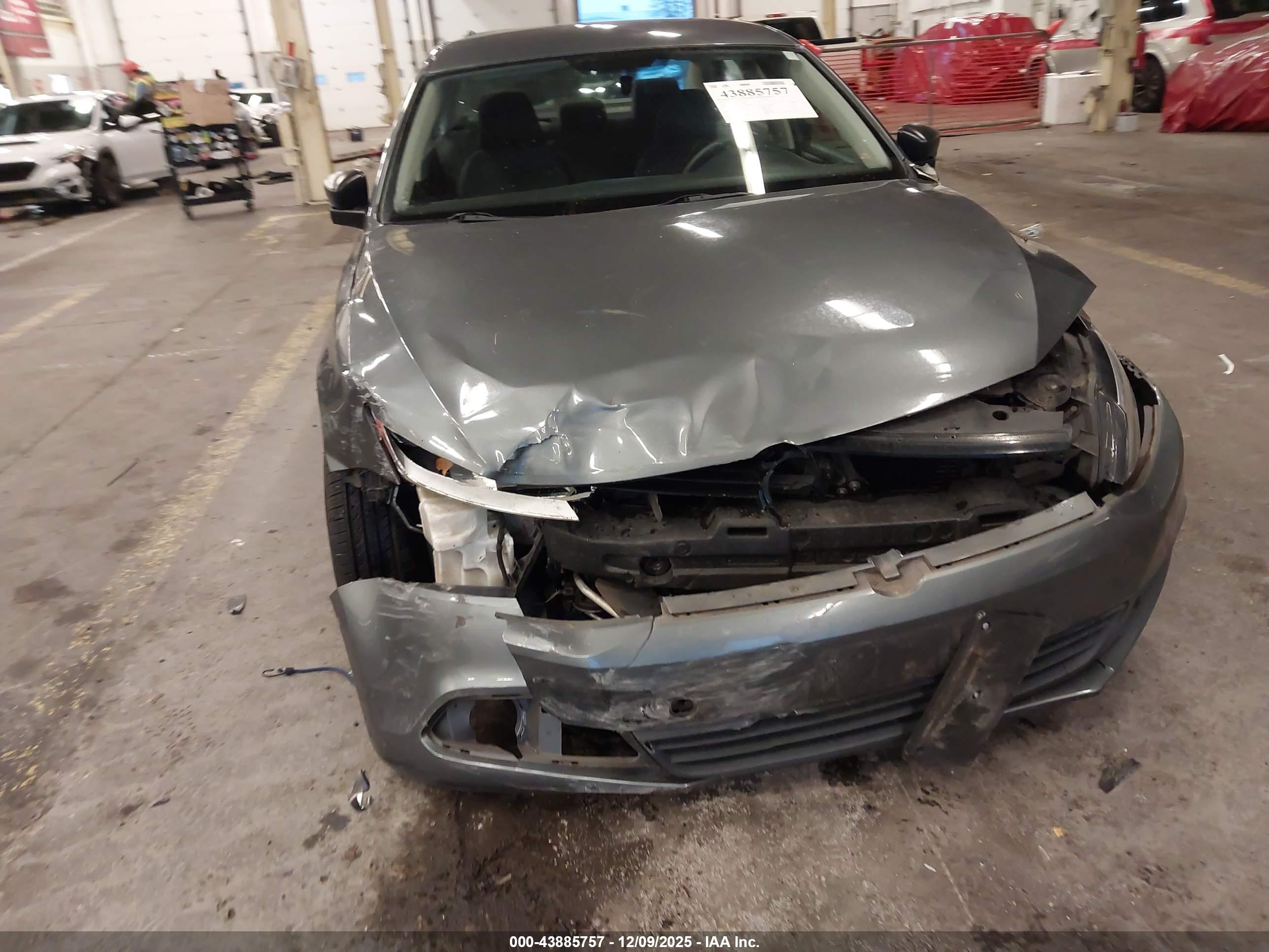 VOLKSWAGEN JETTA image 6
