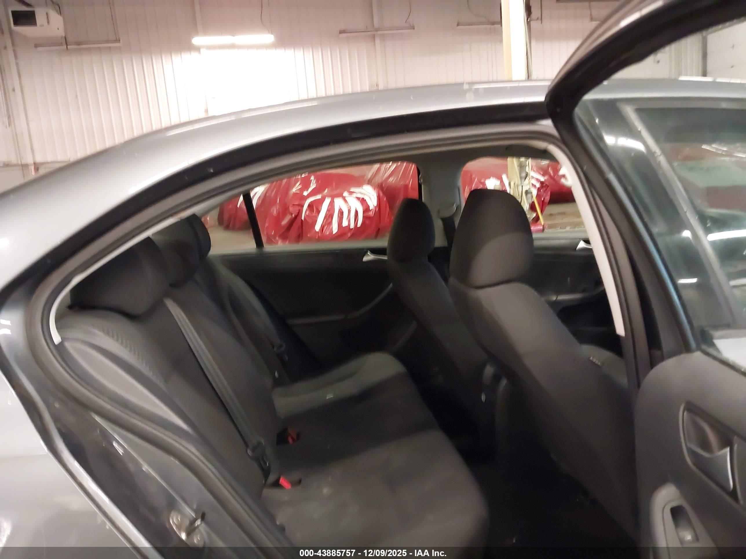 VOLKSWAGEN JETTA image 8