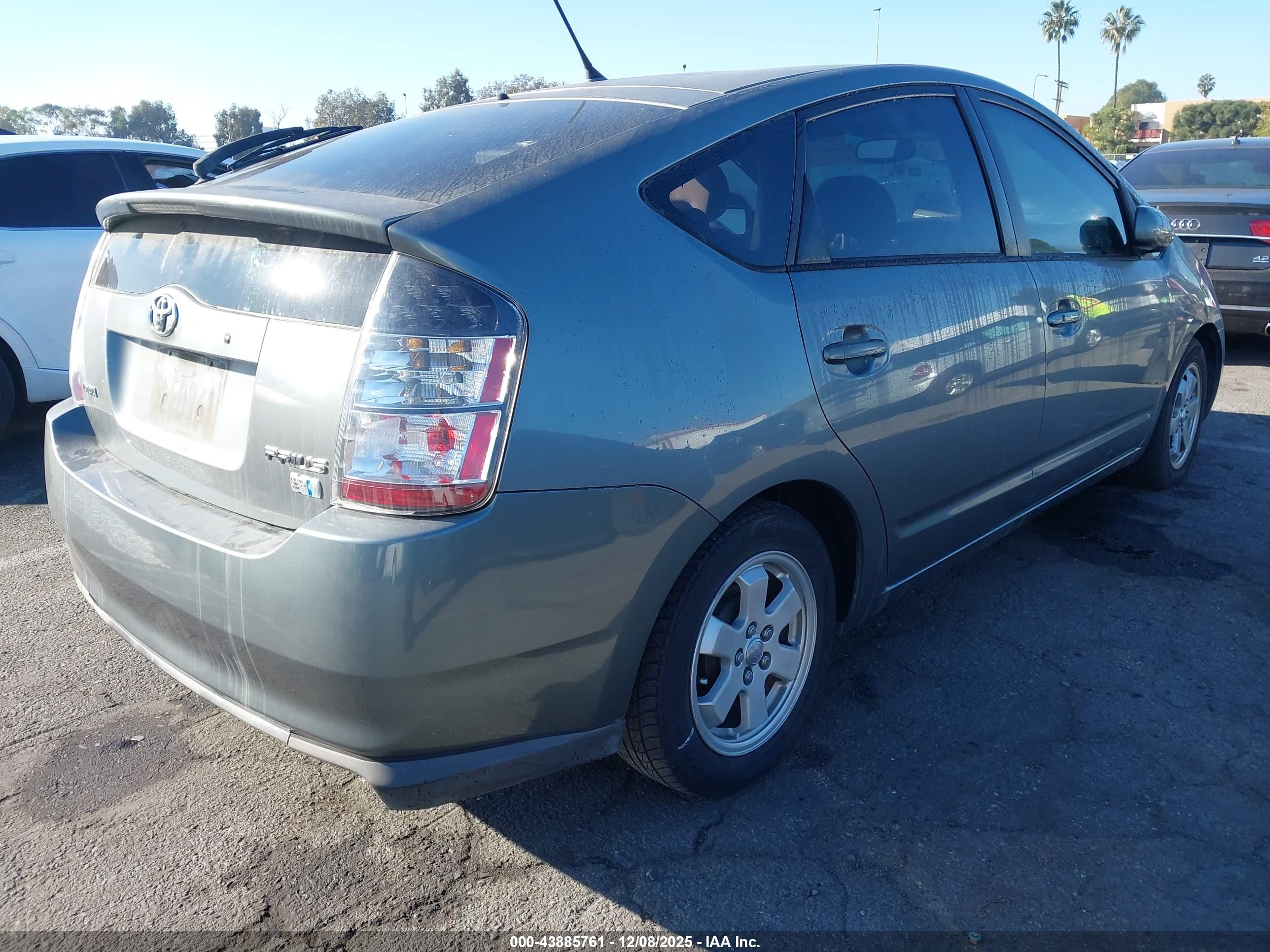 TOYOTA PRIUS image 4