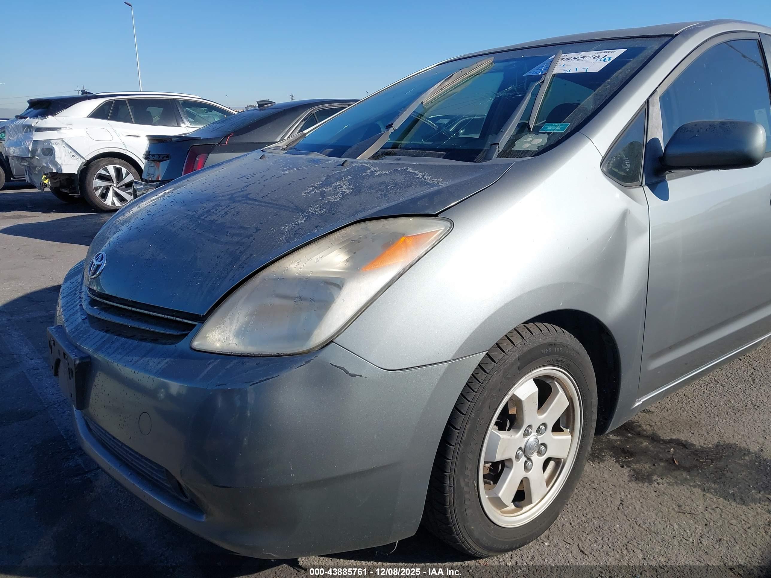 TOYOTA PRIUS image 6
