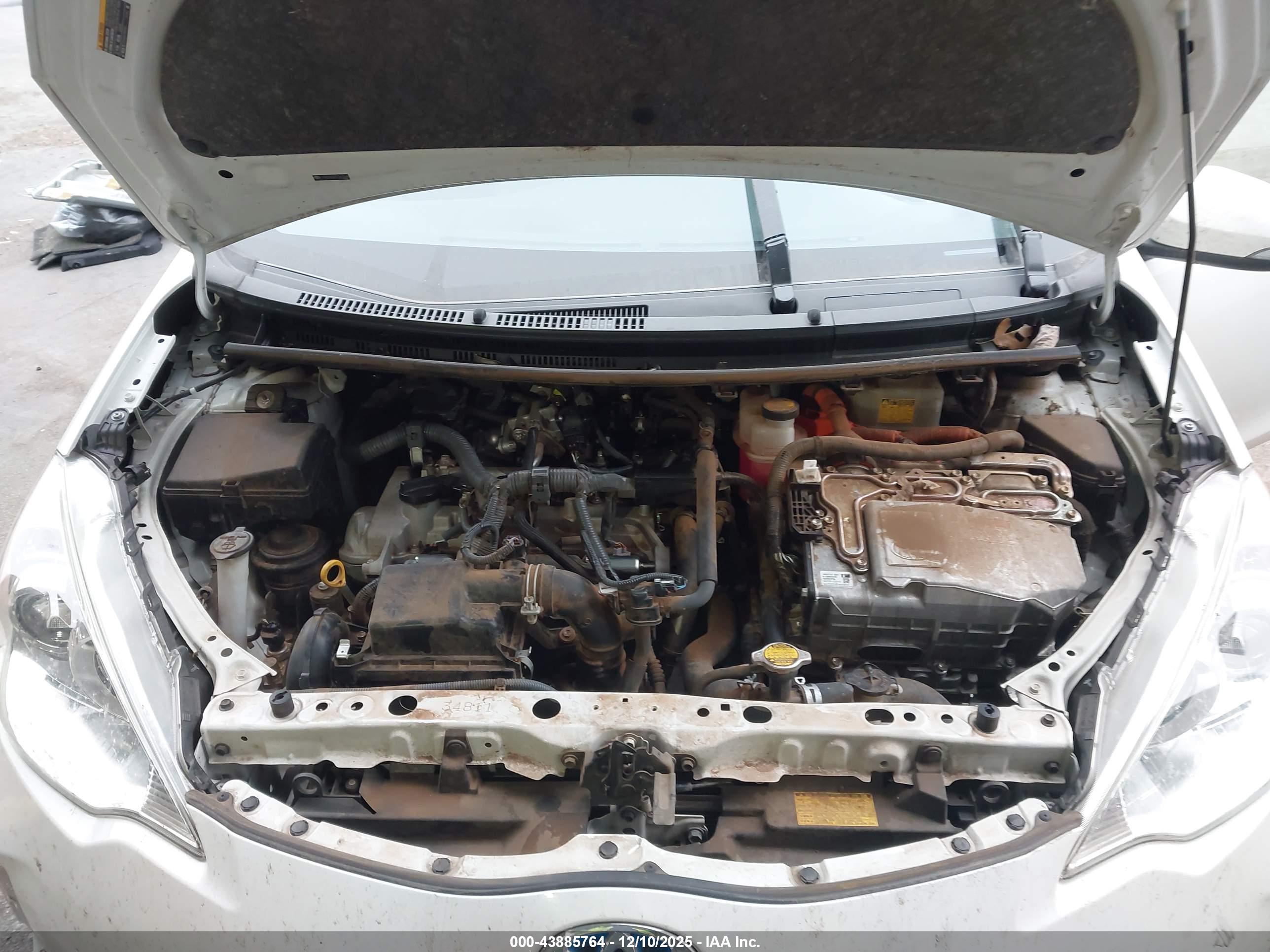 TOYOTA PRIUS image 10