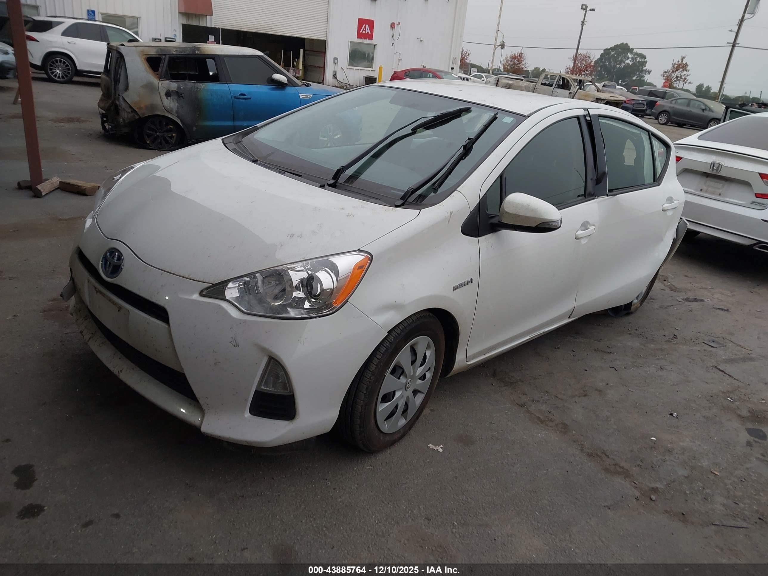TOYOTA PRIUS image 2