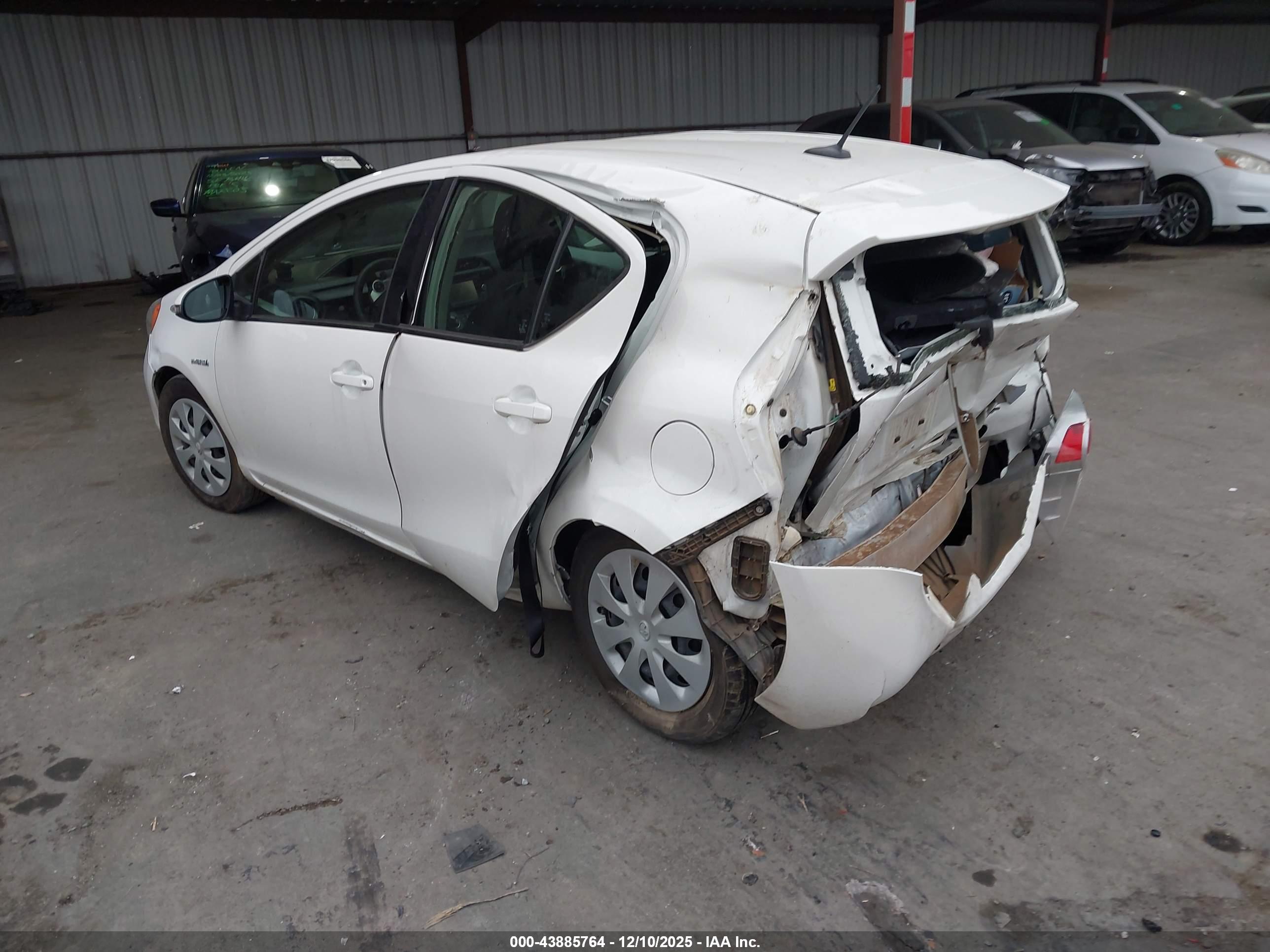 TOYOTA PRIUS image 3