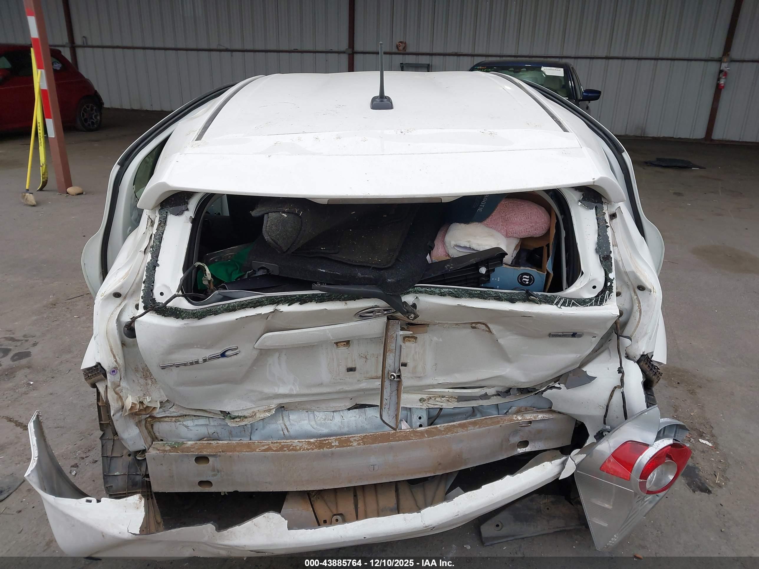 TOYOTA PRIUS image 6