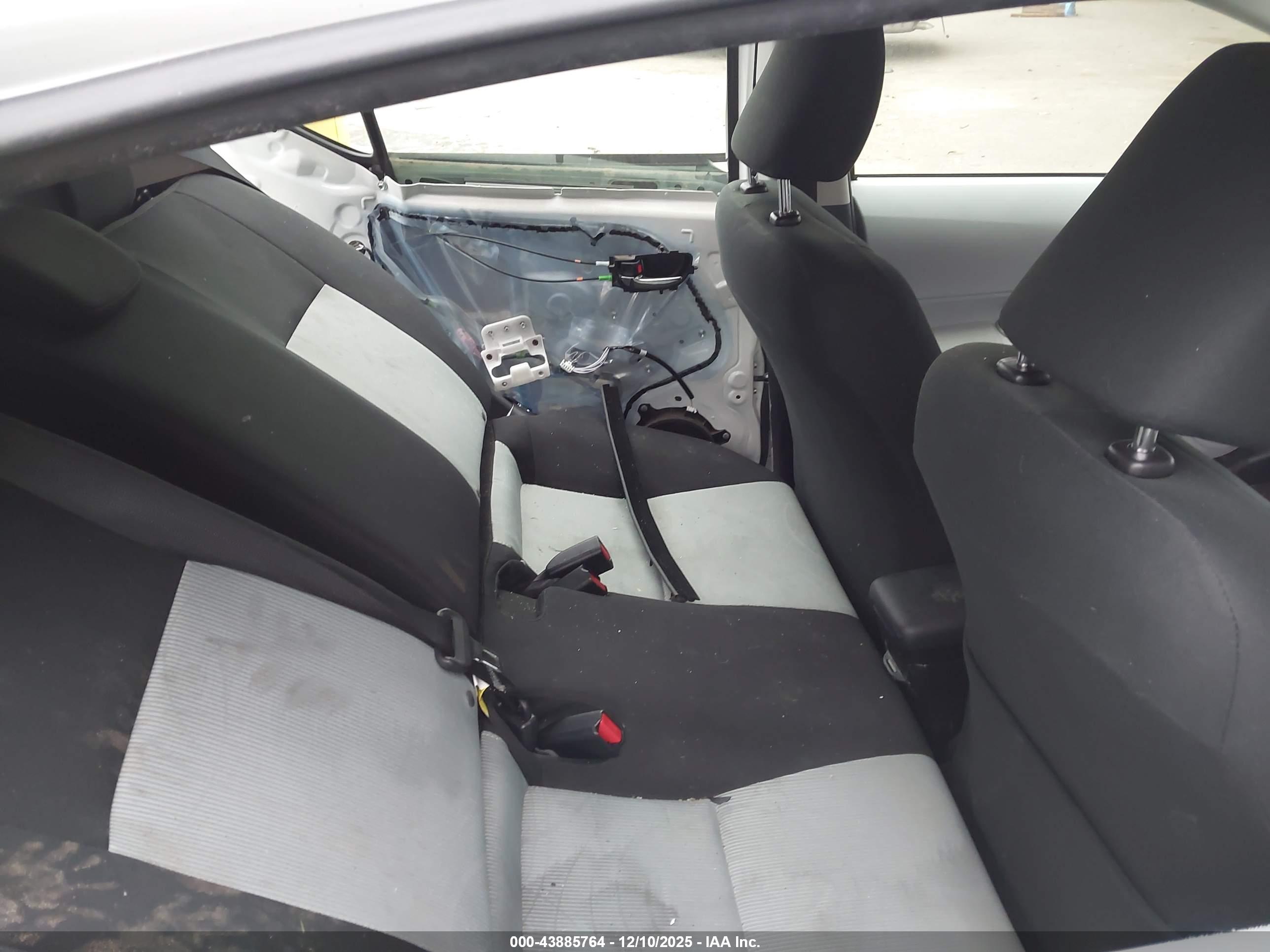 TOYOTA PRIUS image 8
