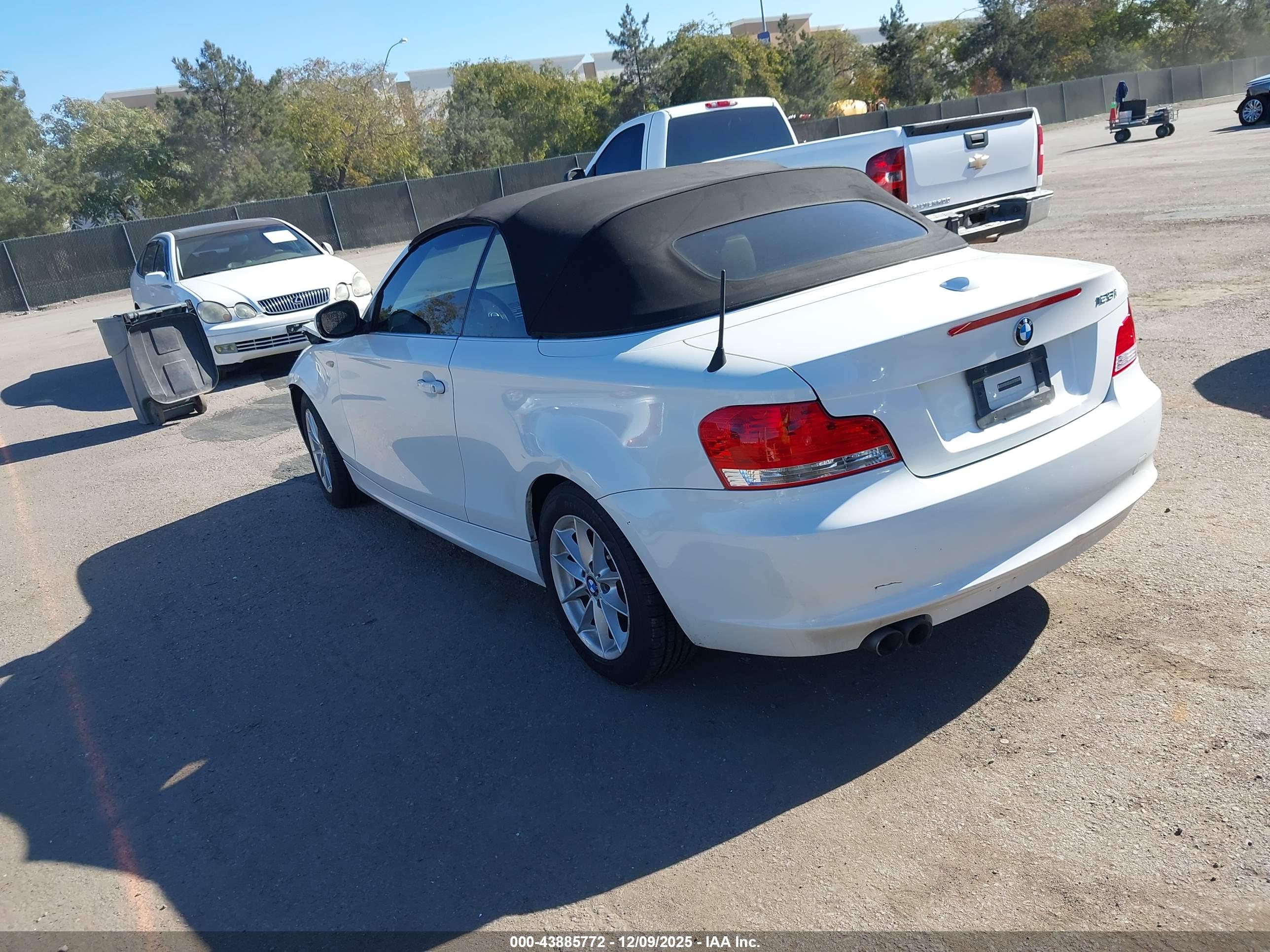 BMW 128I image 3