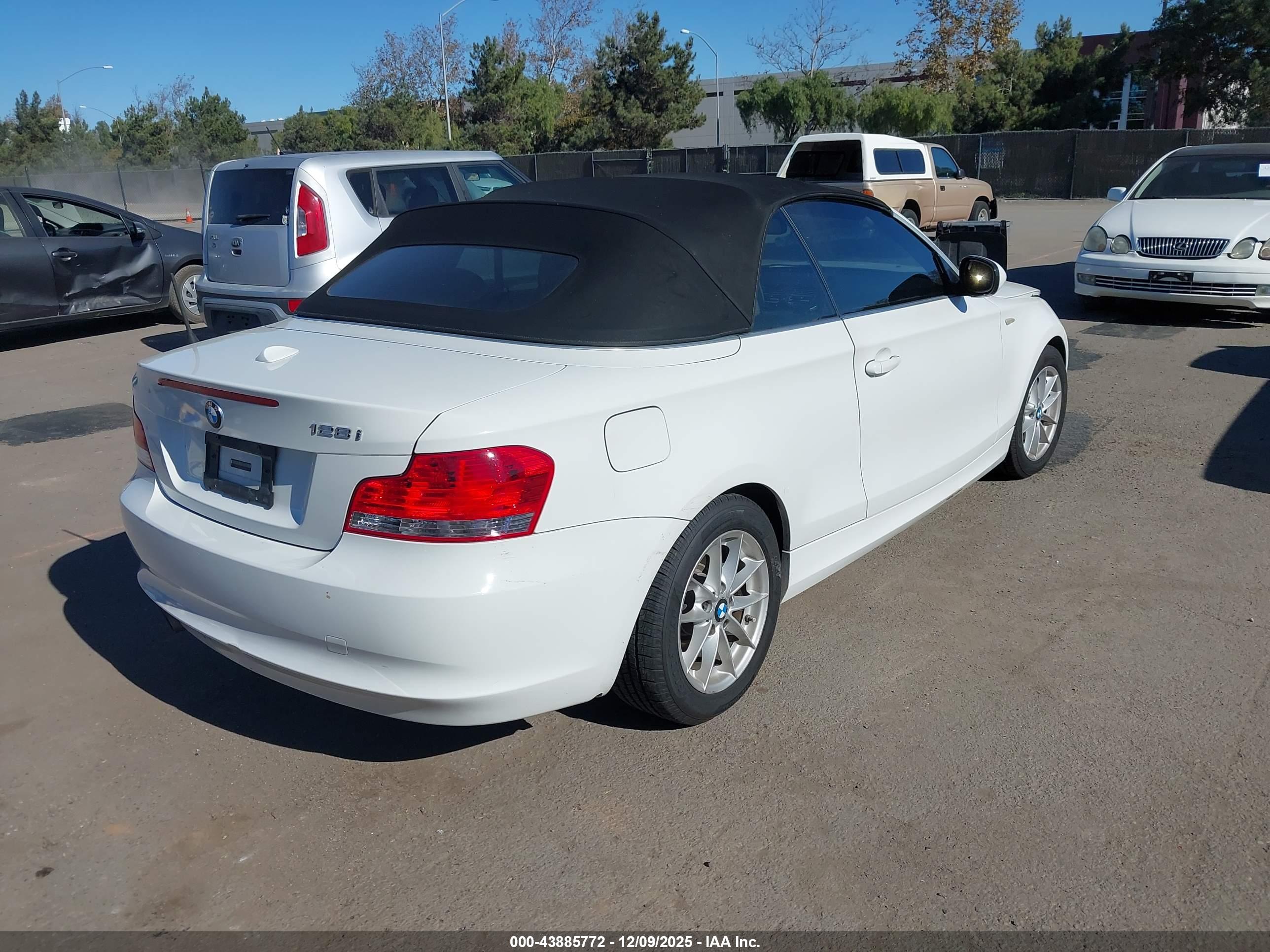 BMW 128I image 4