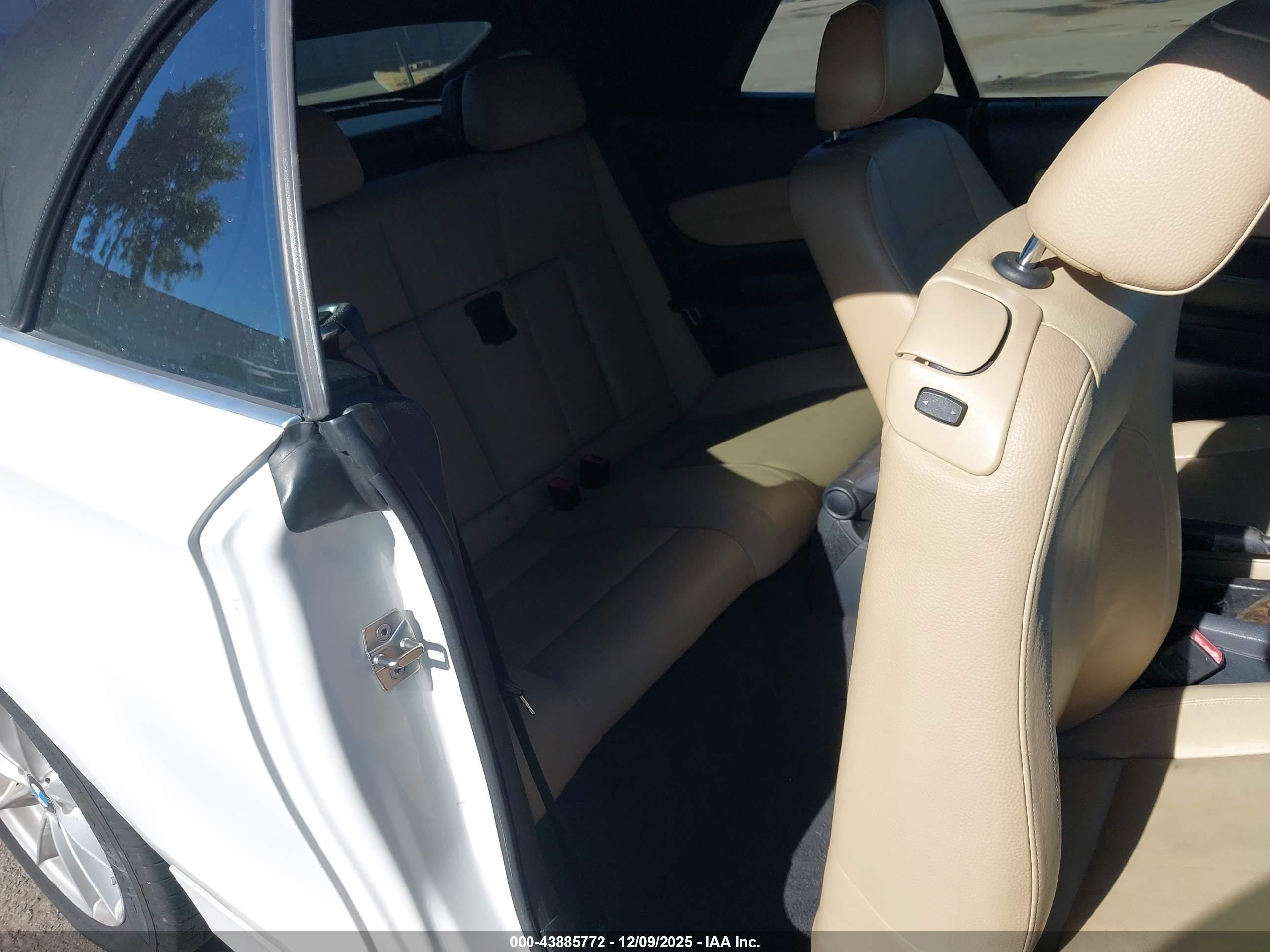 BMW 128I image 8