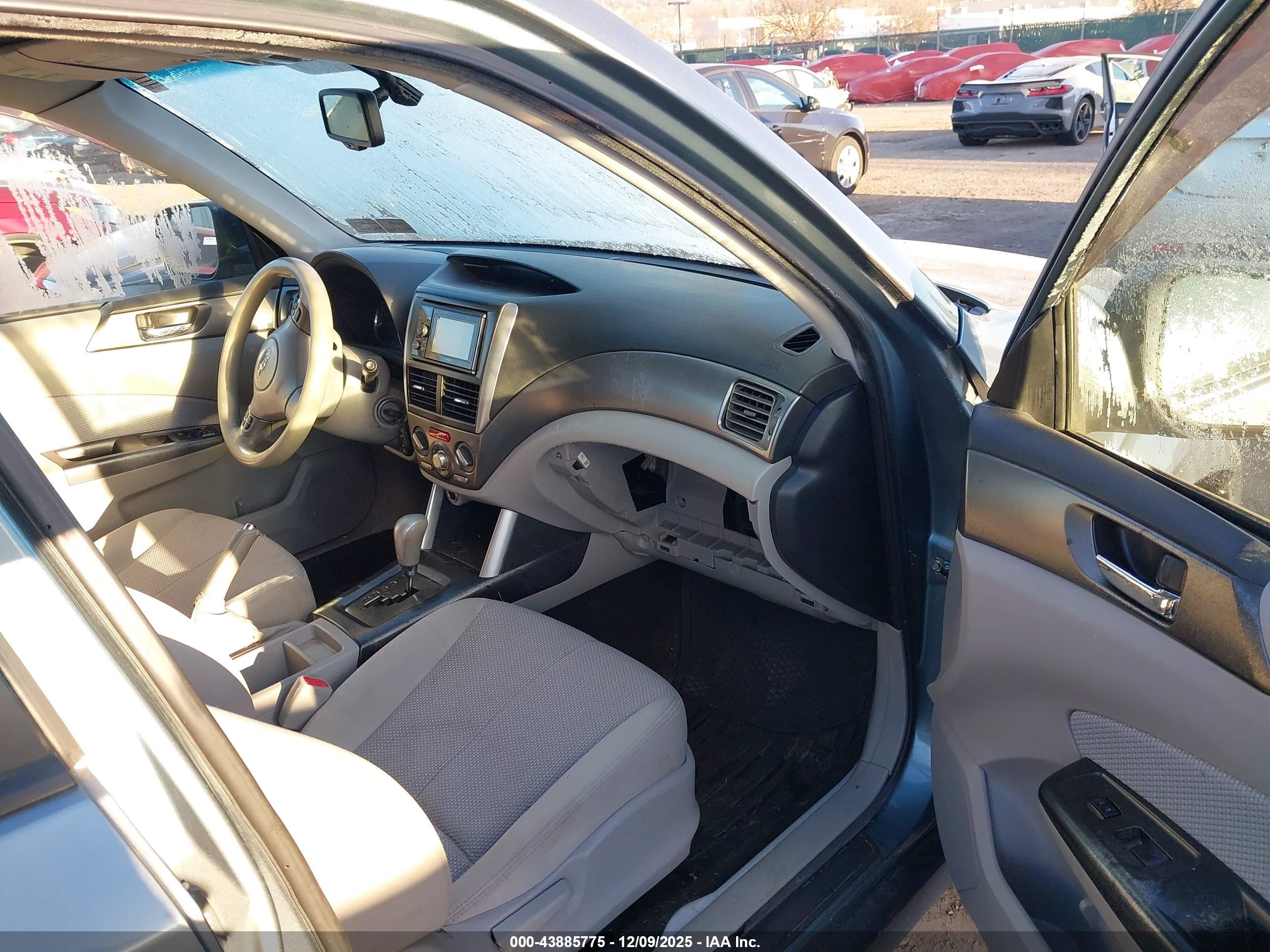 SUBARU FORESTER image 5