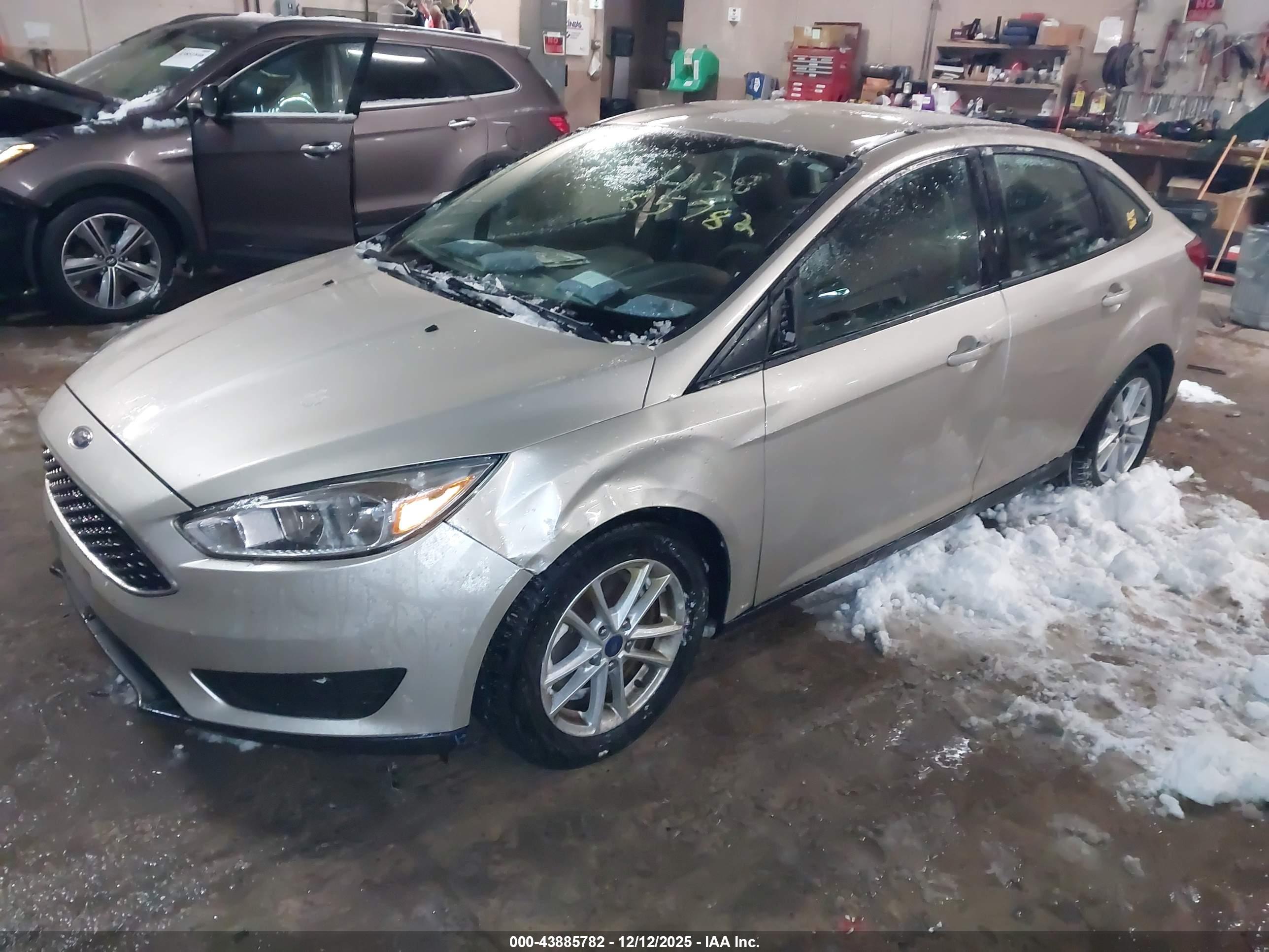 FORD FOCUS image 2