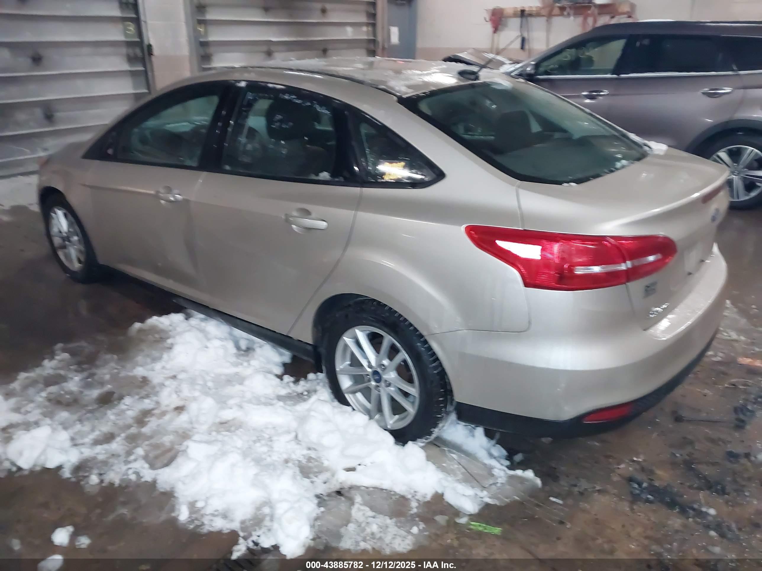 FORD FOCUS image 3