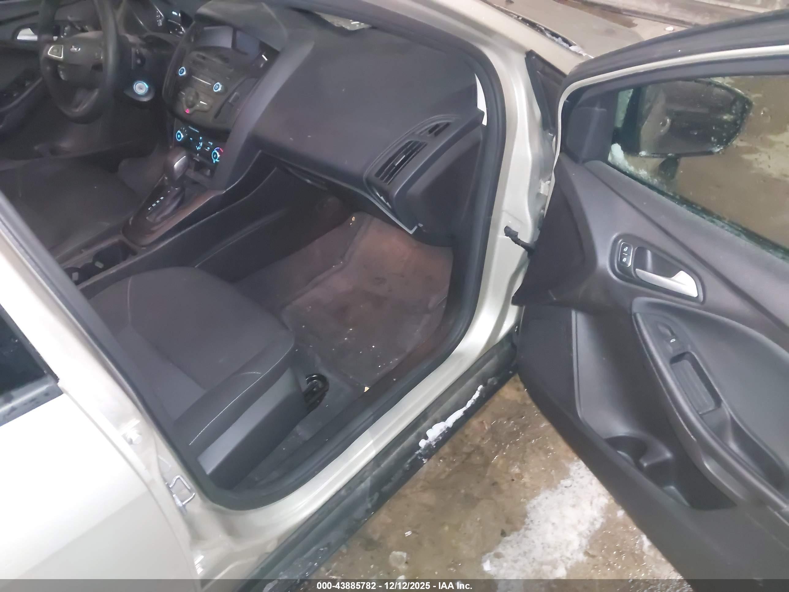 FORD FOCUS image 5