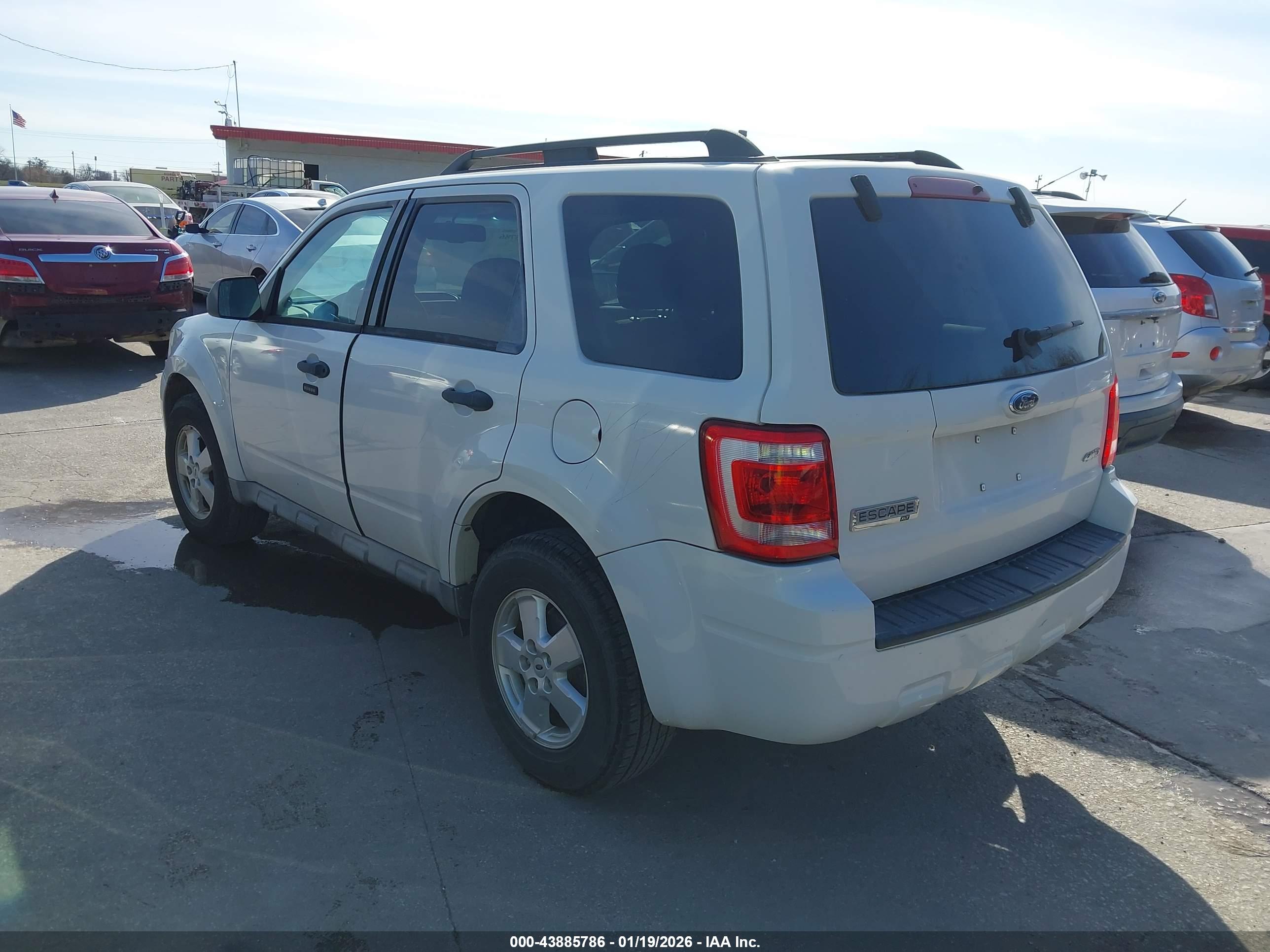 FORD ESCAPE image 3