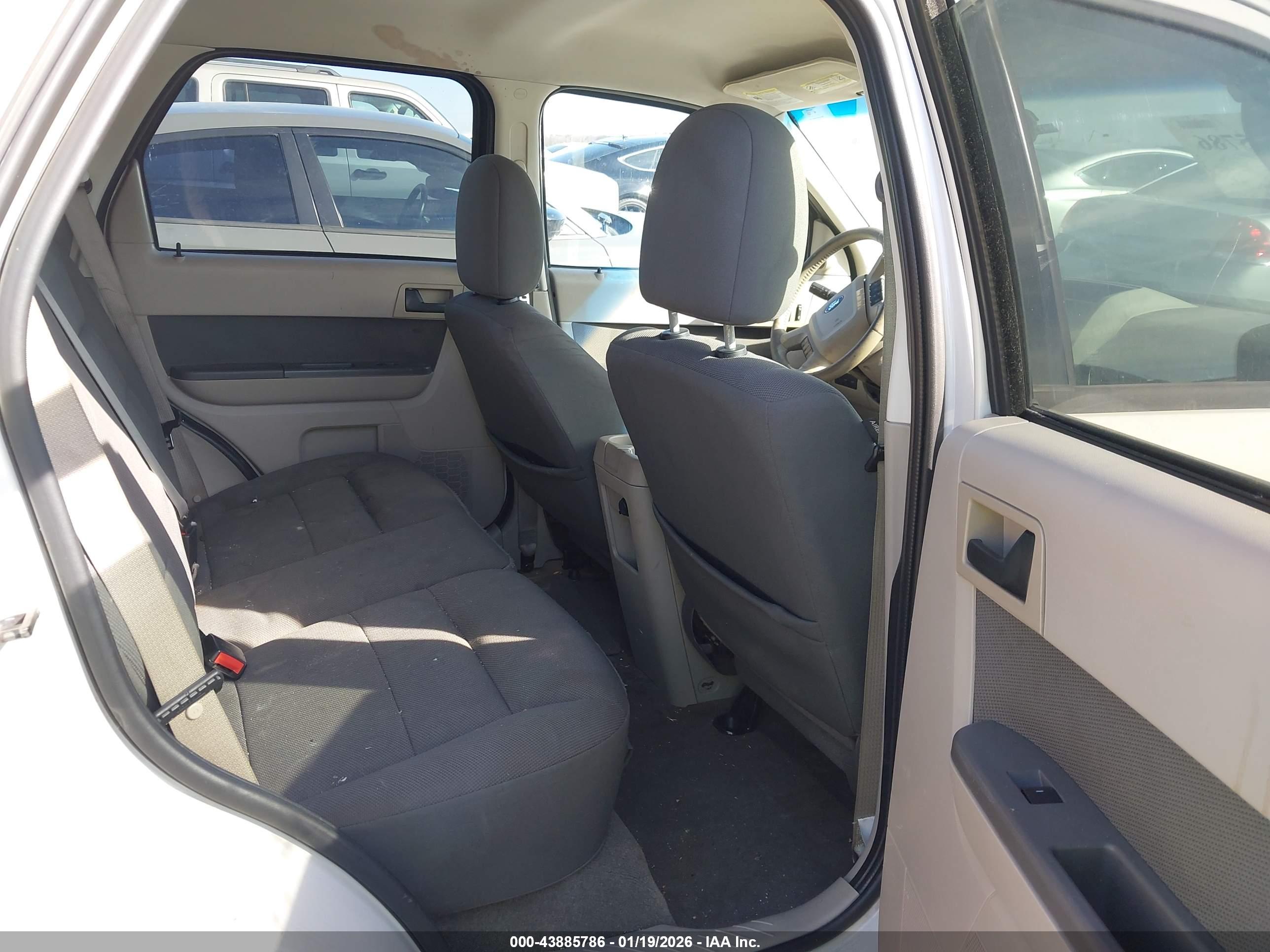 FORD ESCAPE image 8