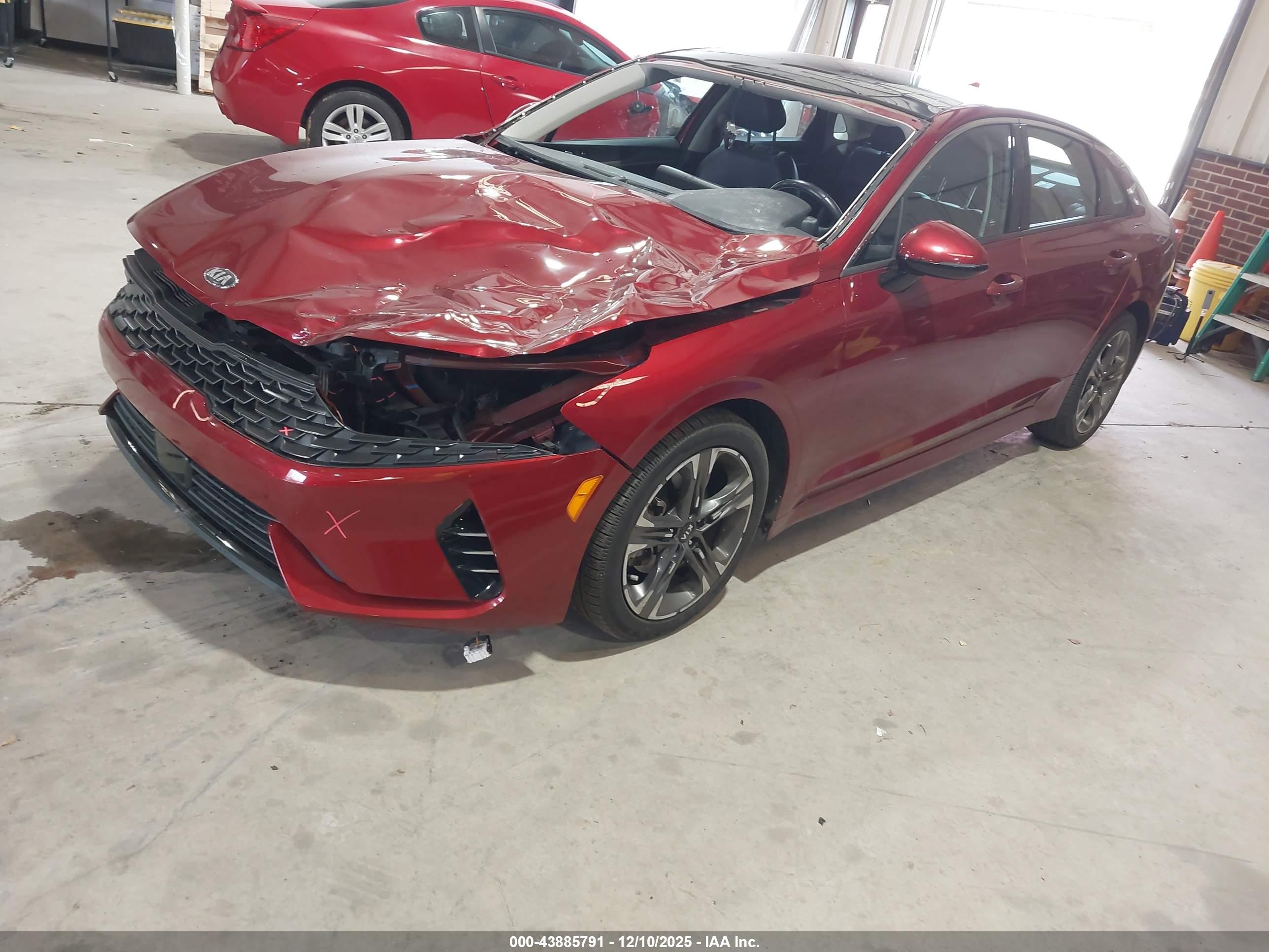 KIA K5 image 2