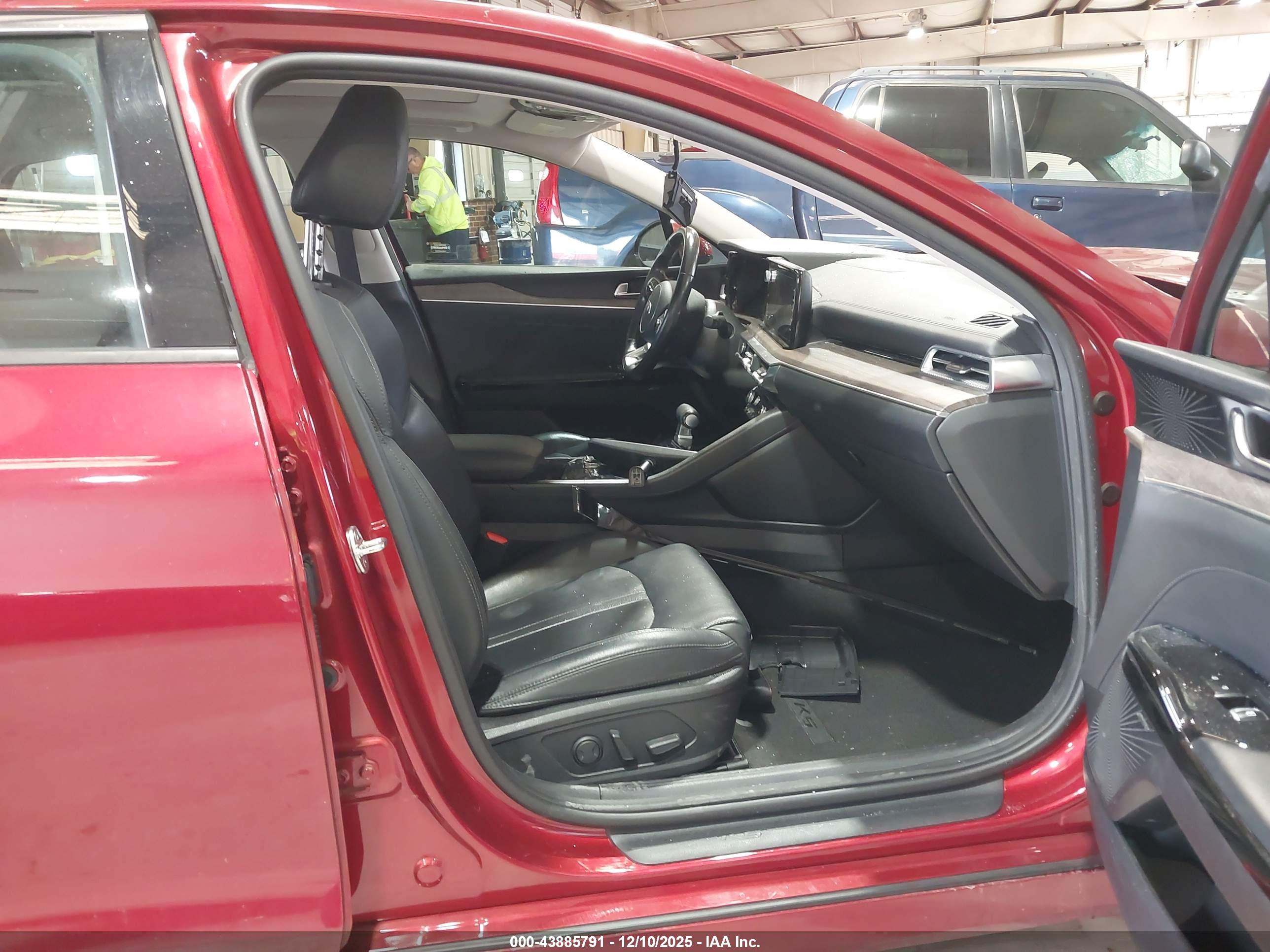 KIA K5 image 5