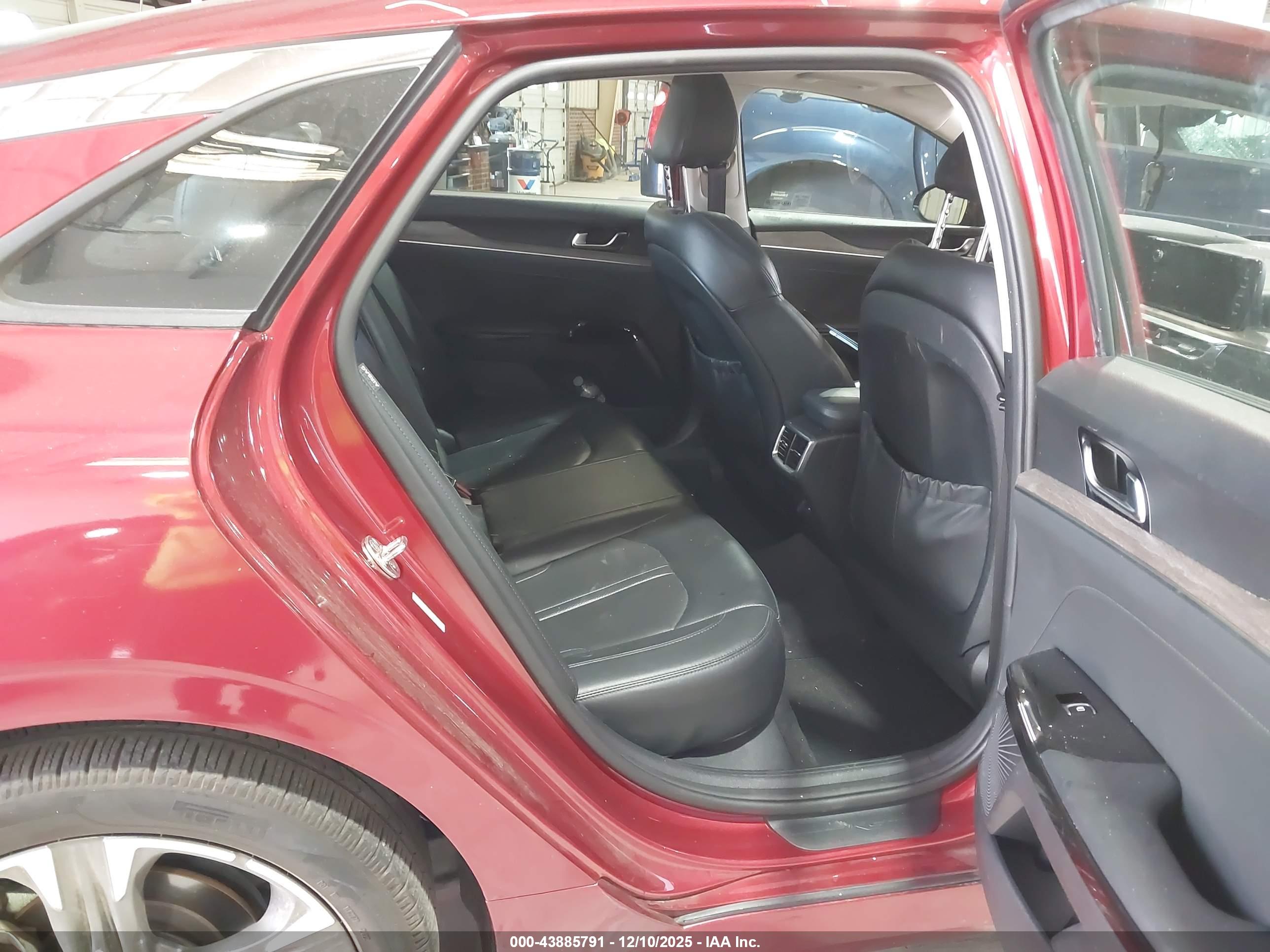 KIA K5 image 8