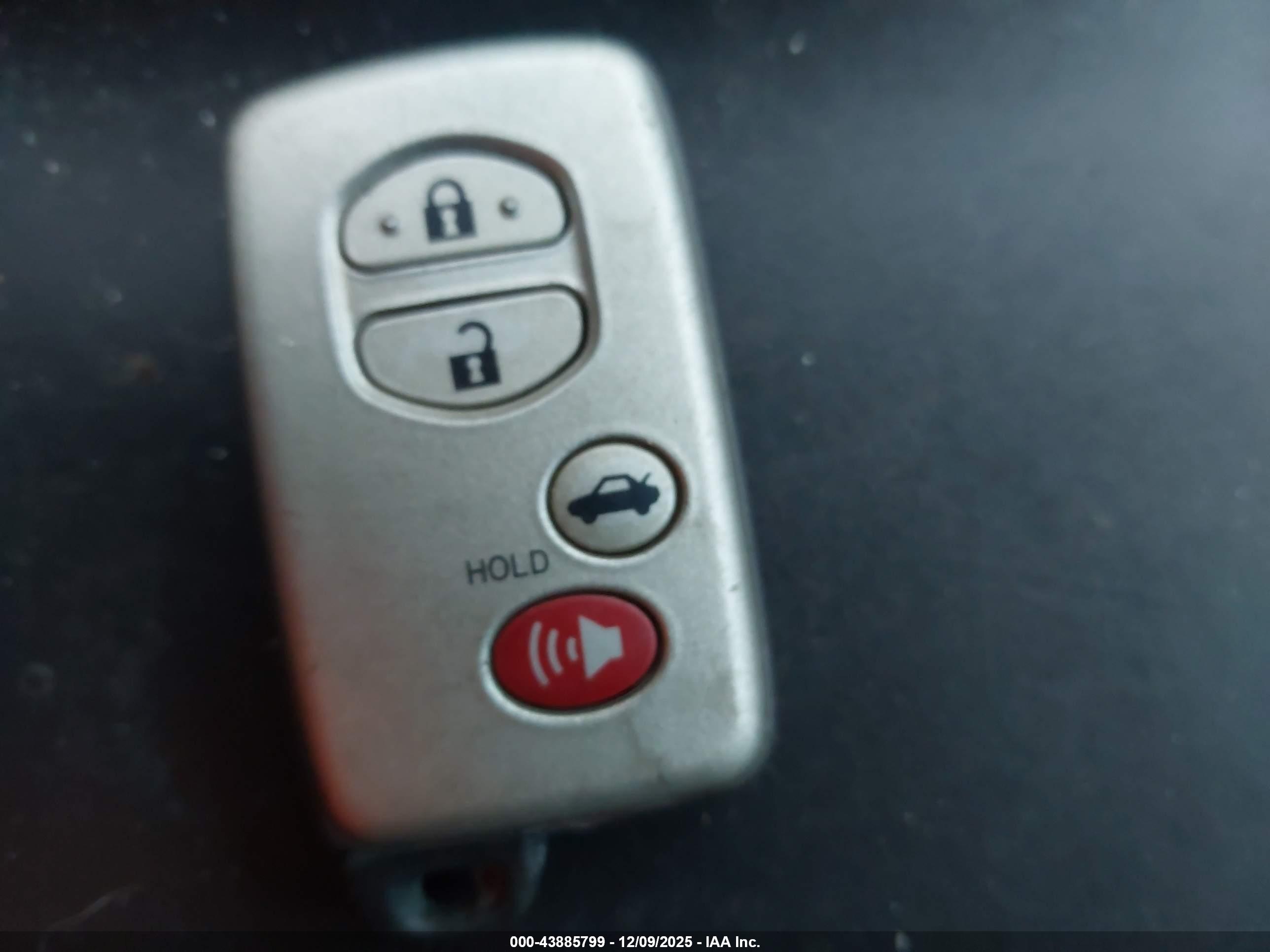 TOYOTA AVALON image 11