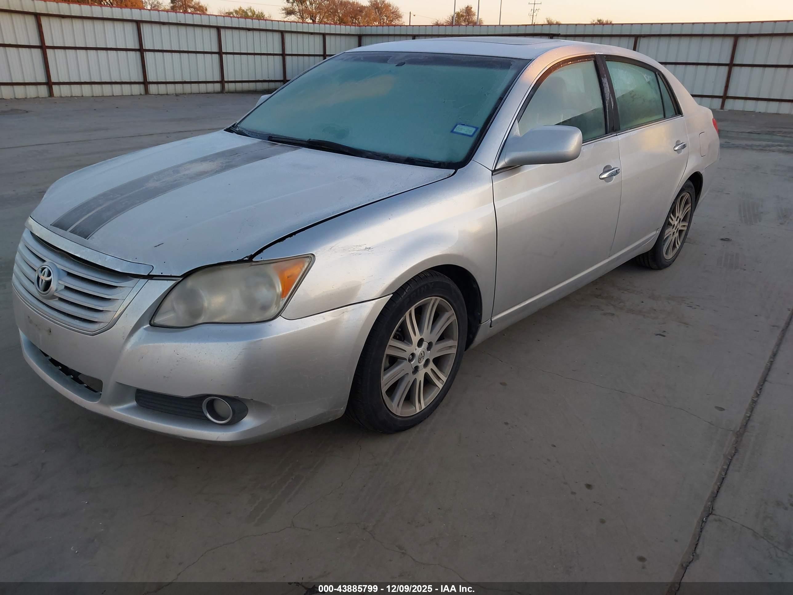 TOYOTA AVALON image 2