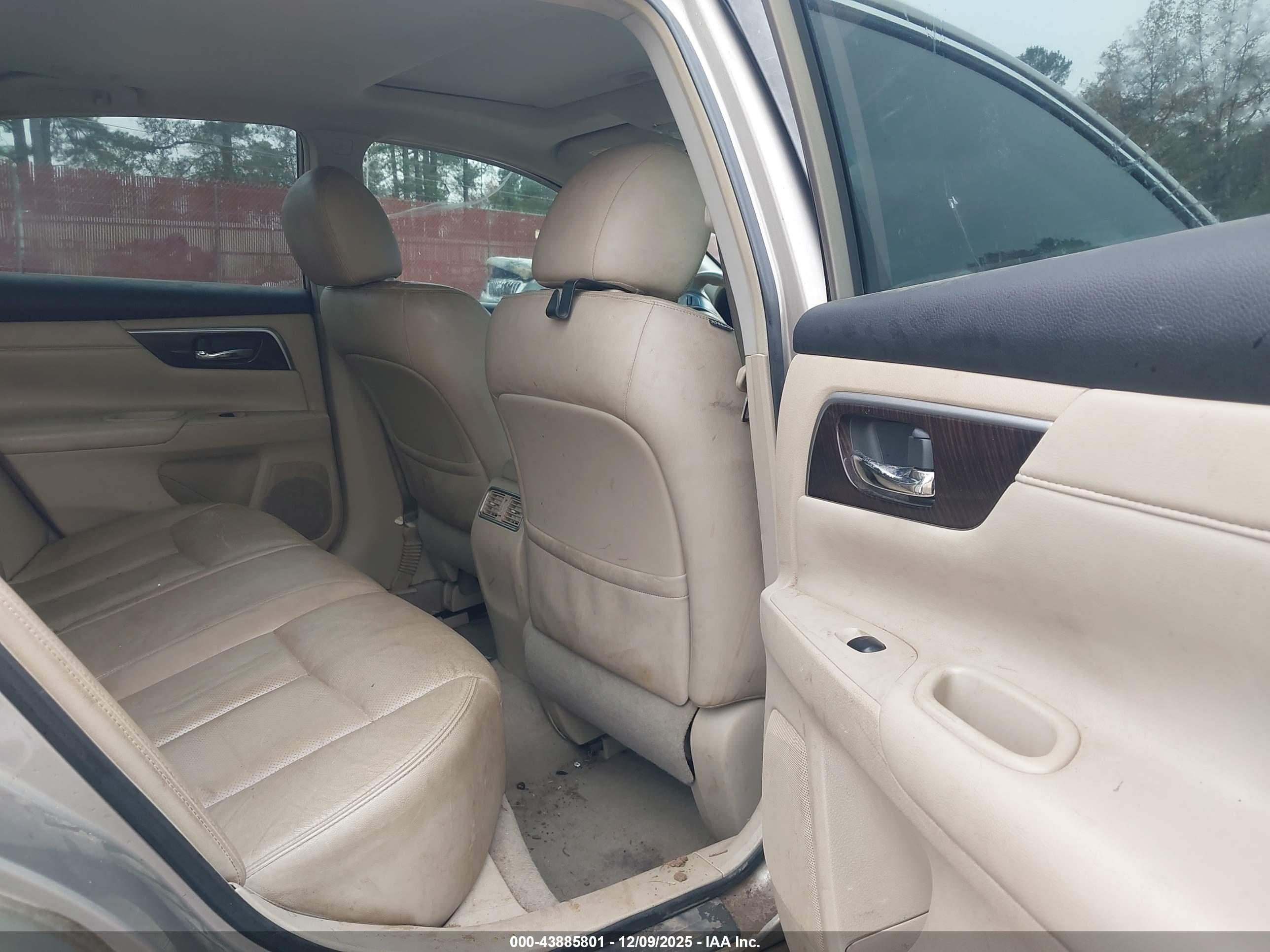 NISSAN ALTIMA image 8