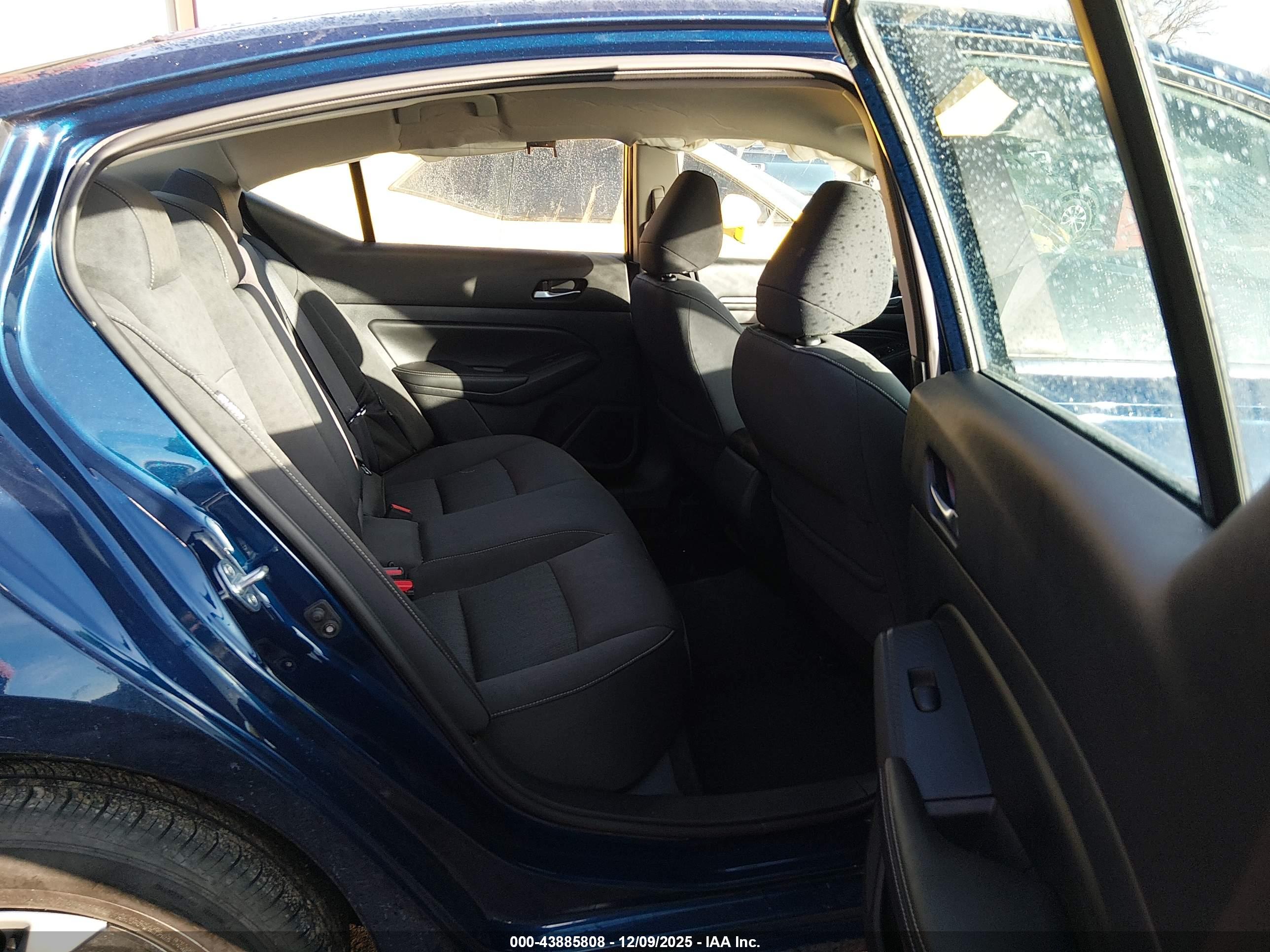 NISSAN ALTIMA image 8