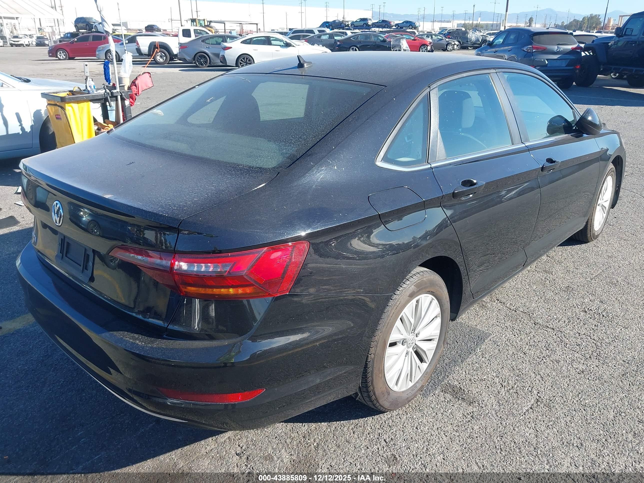 VOLKSWAGEN JETTA image 4