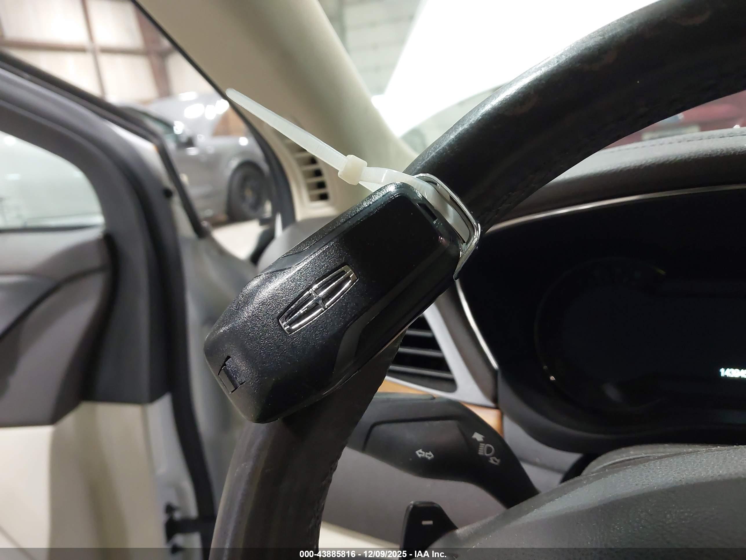 LINCOLN MKC image 11