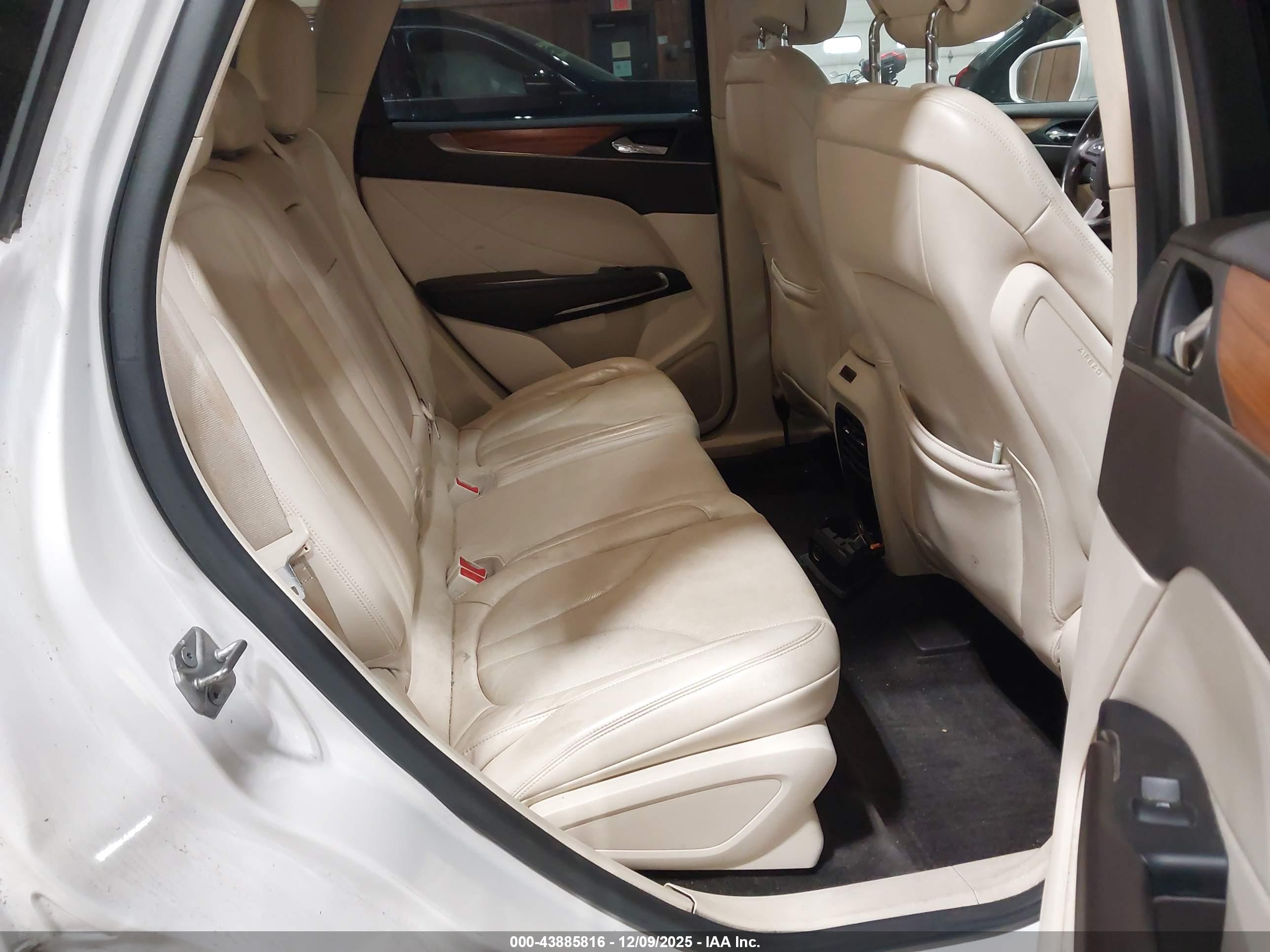 LINCOLN MKC image 8