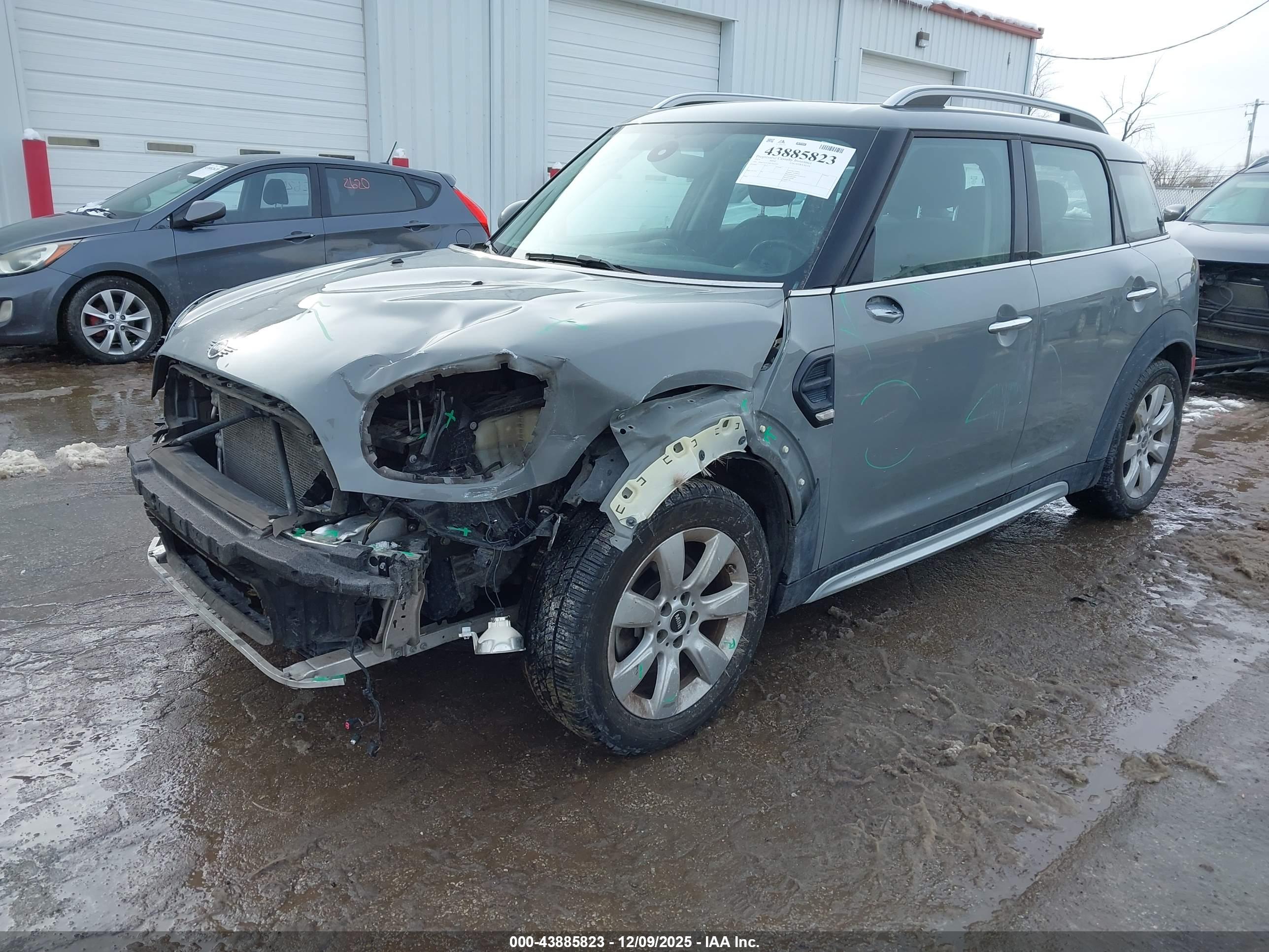 MINI COUNTRYMAN image 2