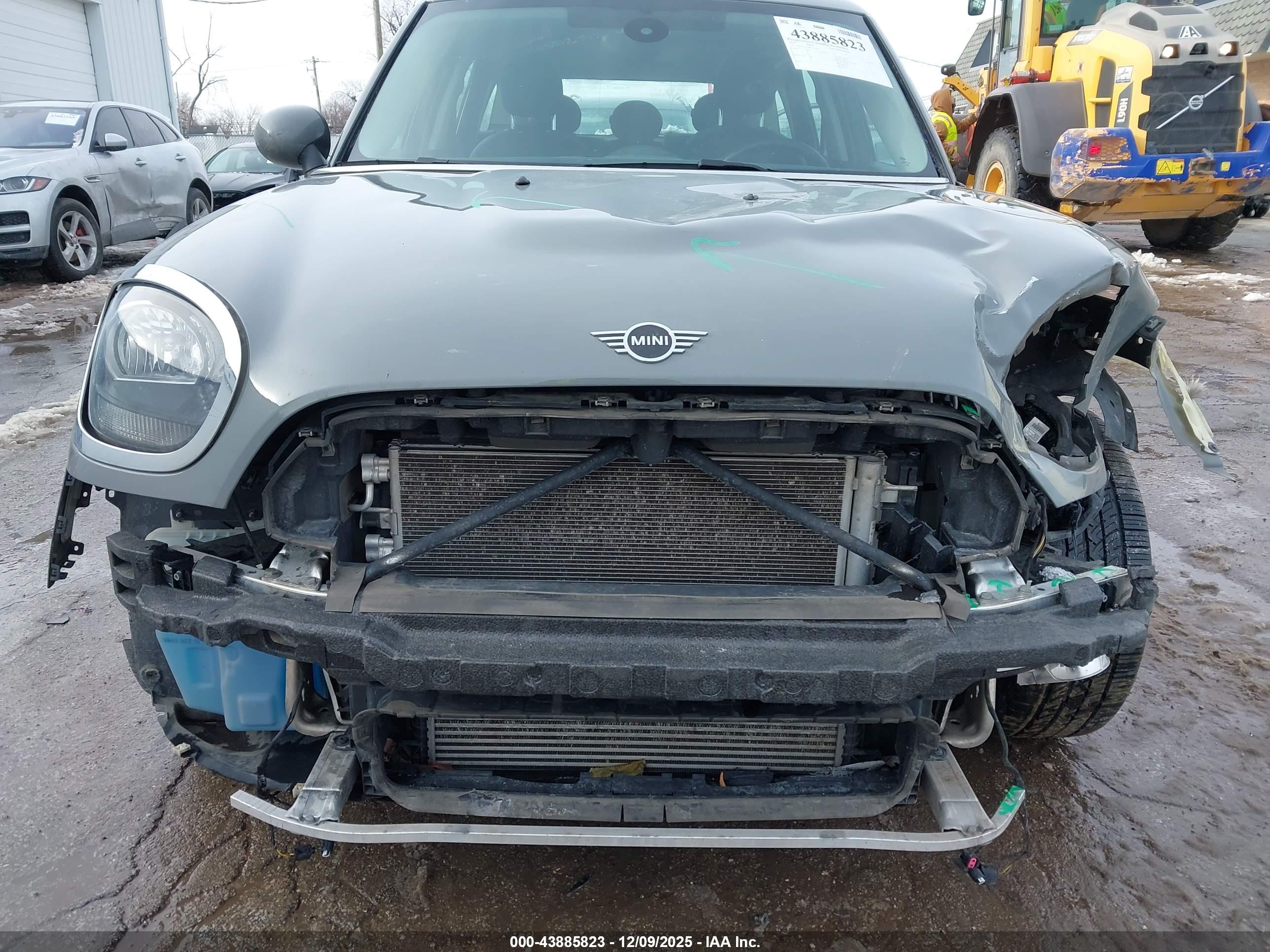 MINI COUNTRYMAN image 6