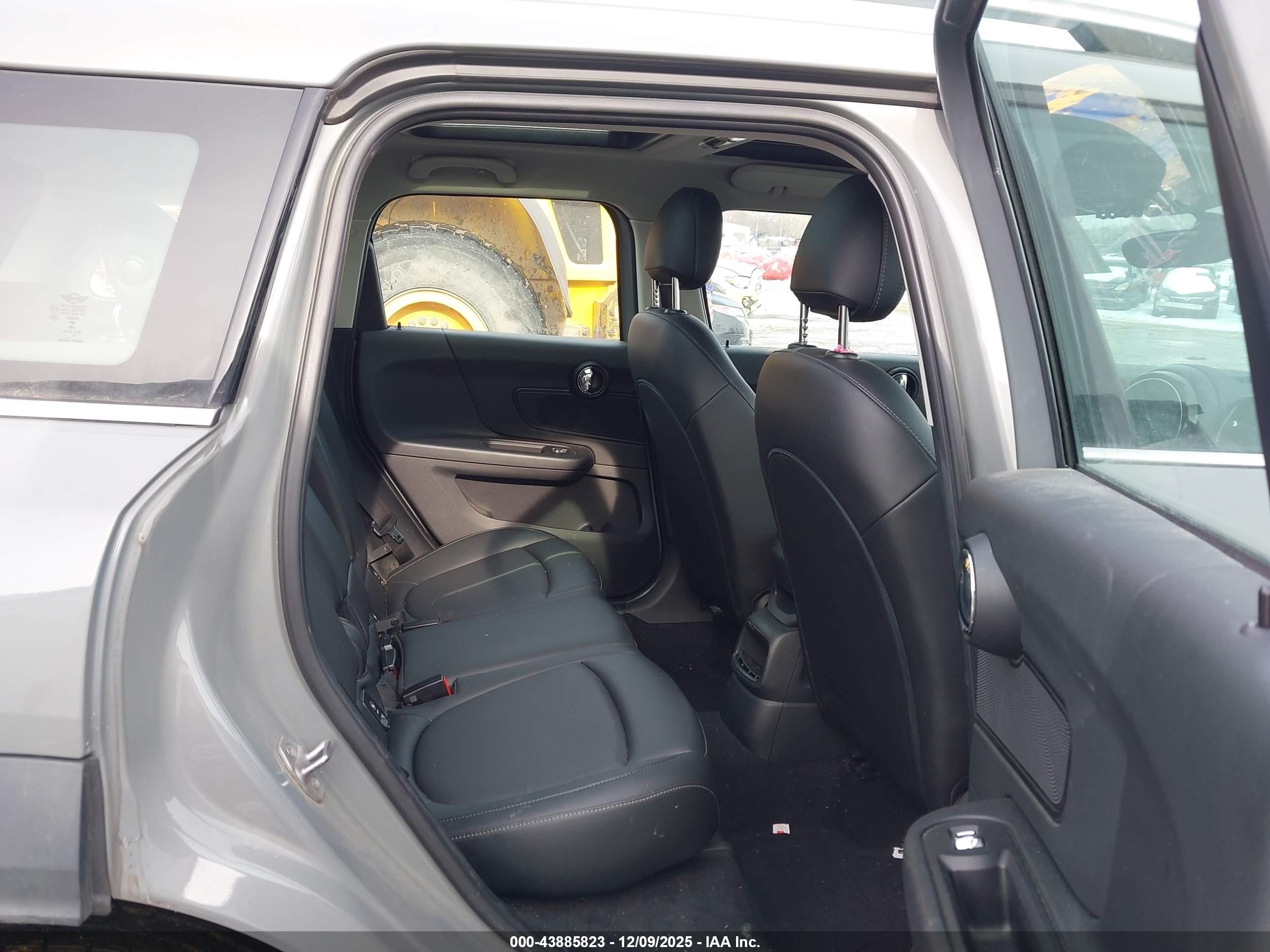 MINI COUNTRYMAN image 8