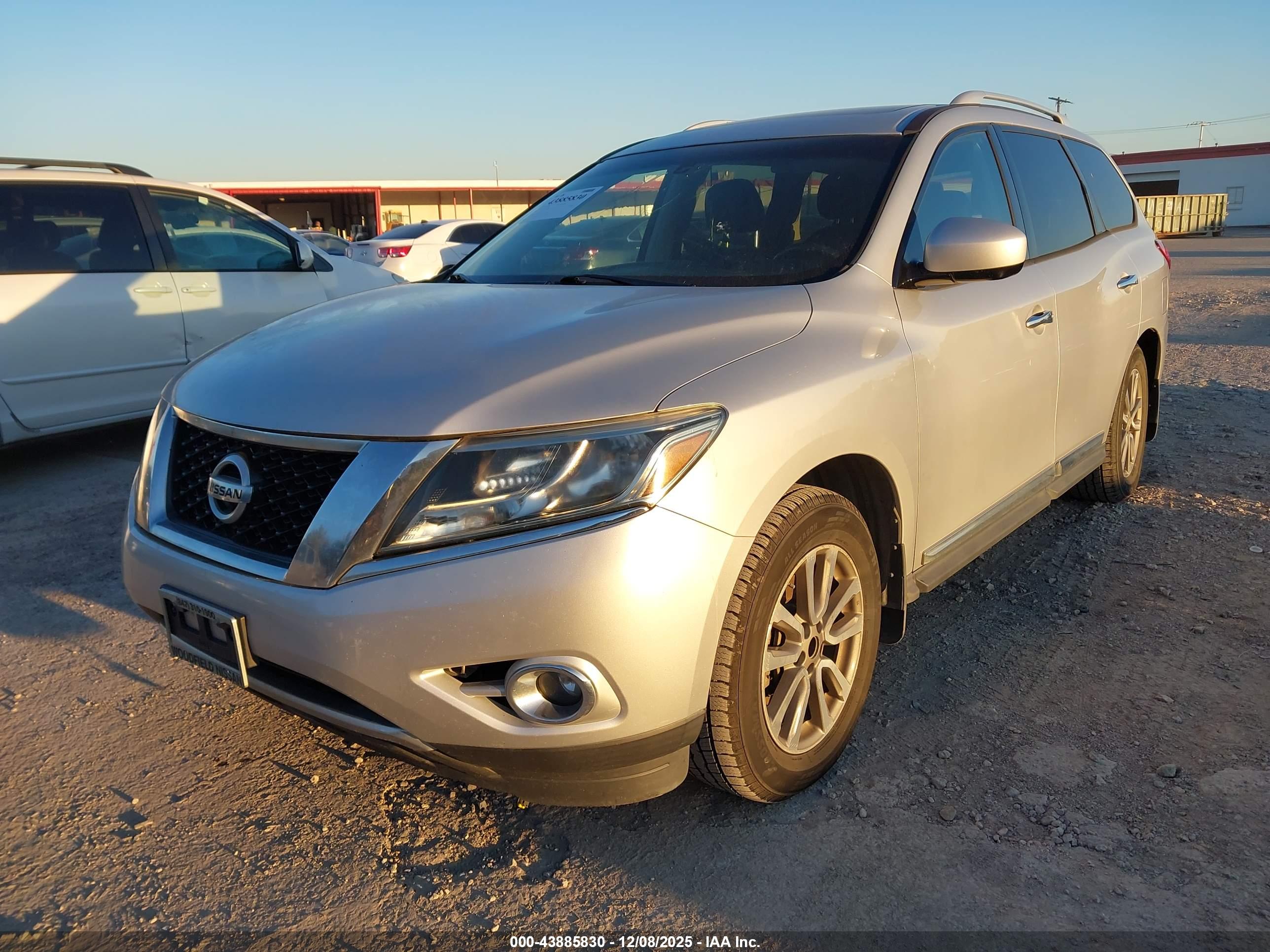 NISSAN PATHFINDER image 2
