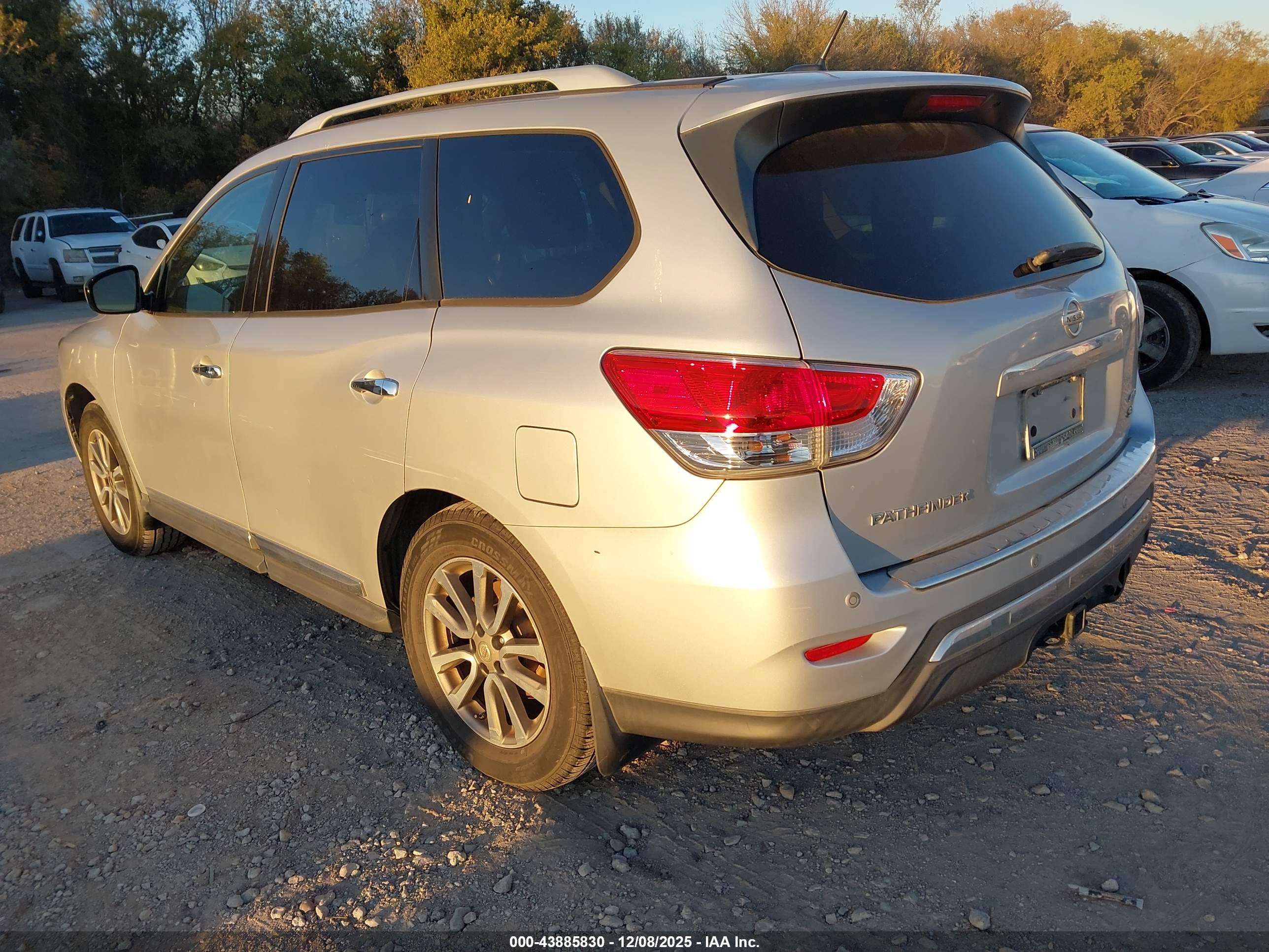 NISSAN PATHFINDER image 3
