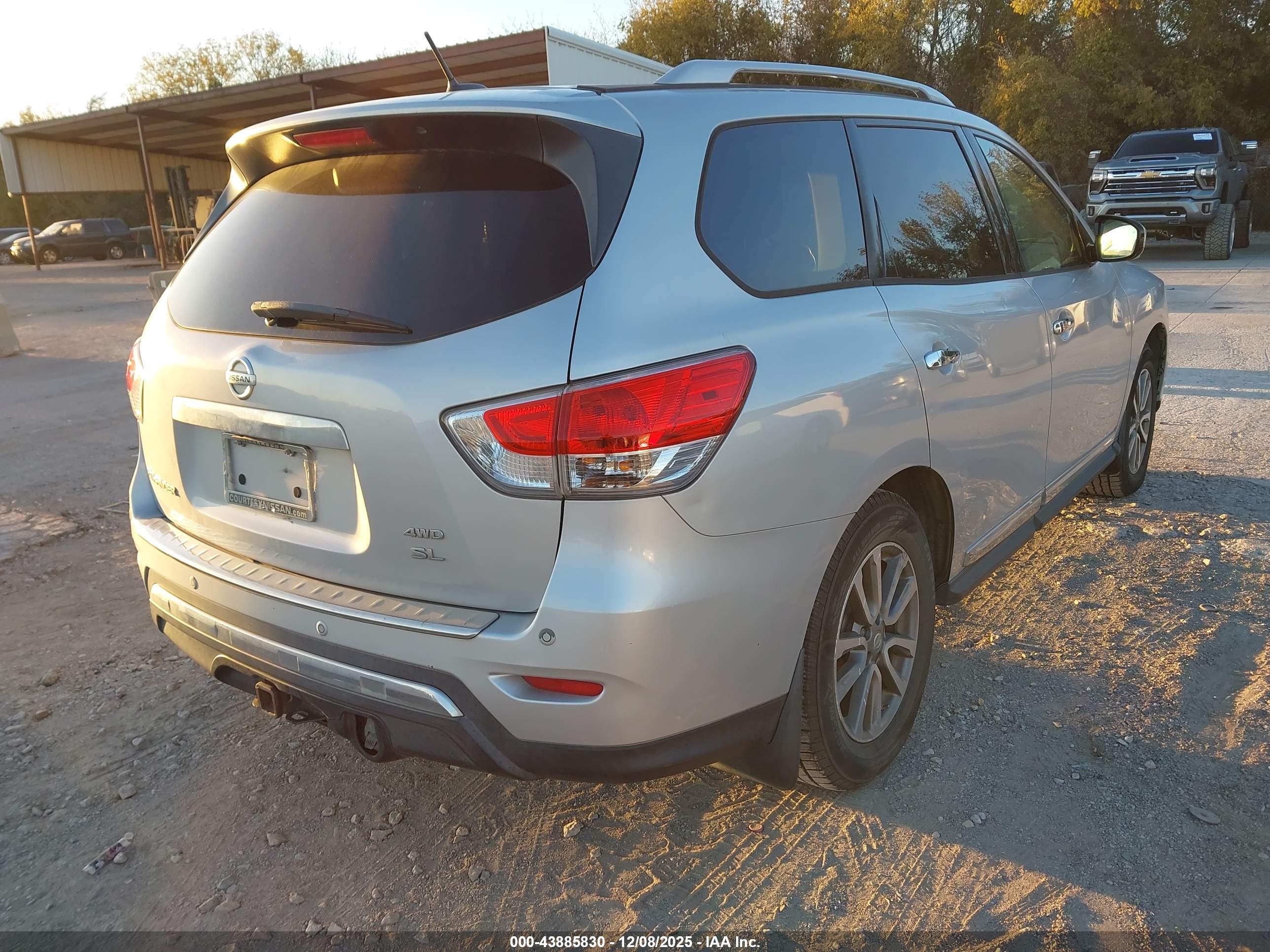 NISSAN PATHFINDER image 4