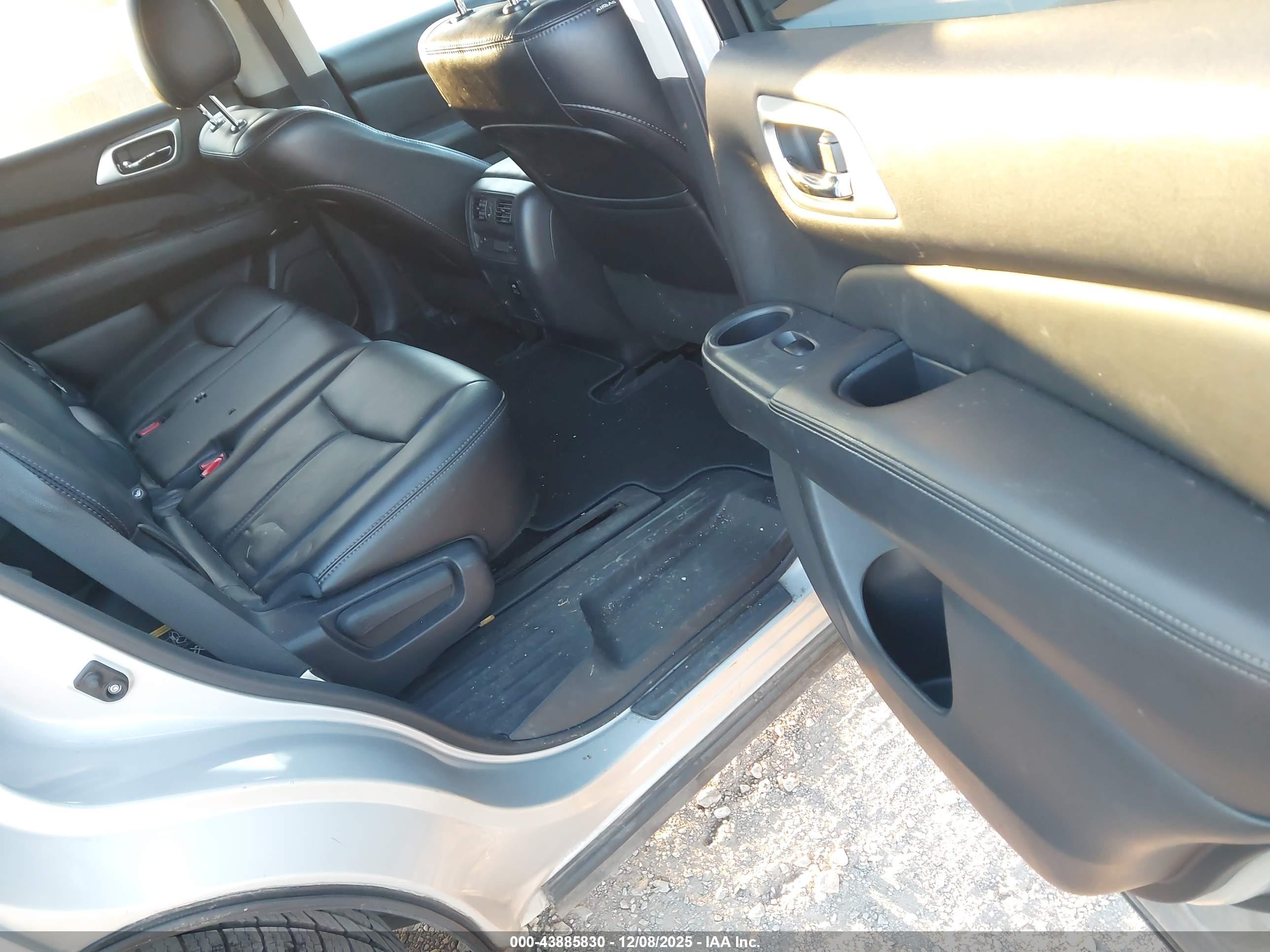 NISSAN PATHFINDER image 8