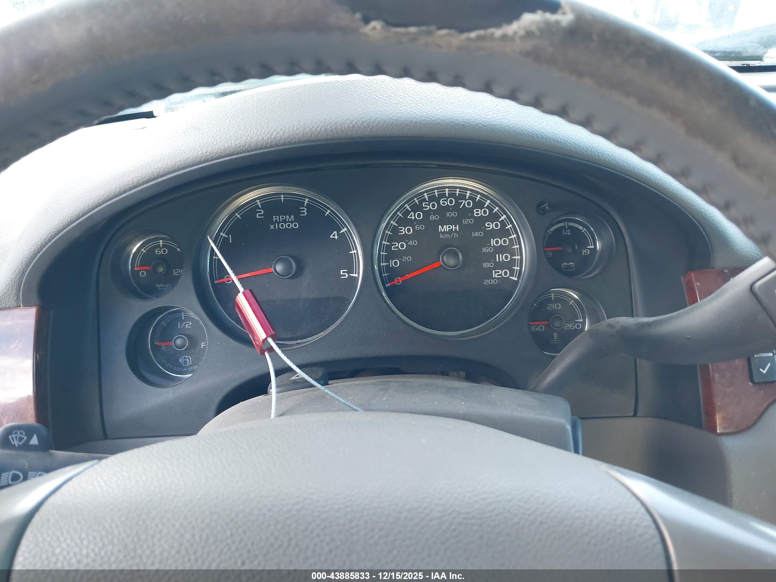 CHEVROLET SILVERADO image 6