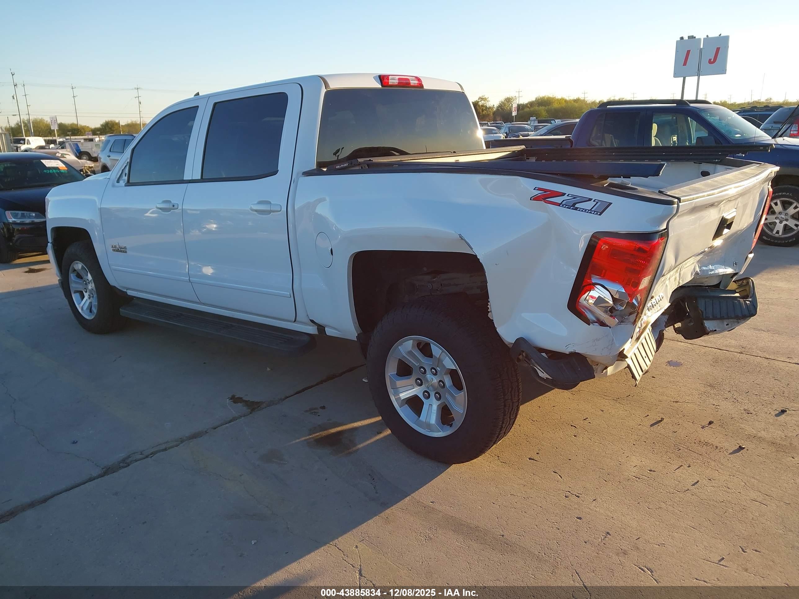 CHEVROLET SILVERADO image 3