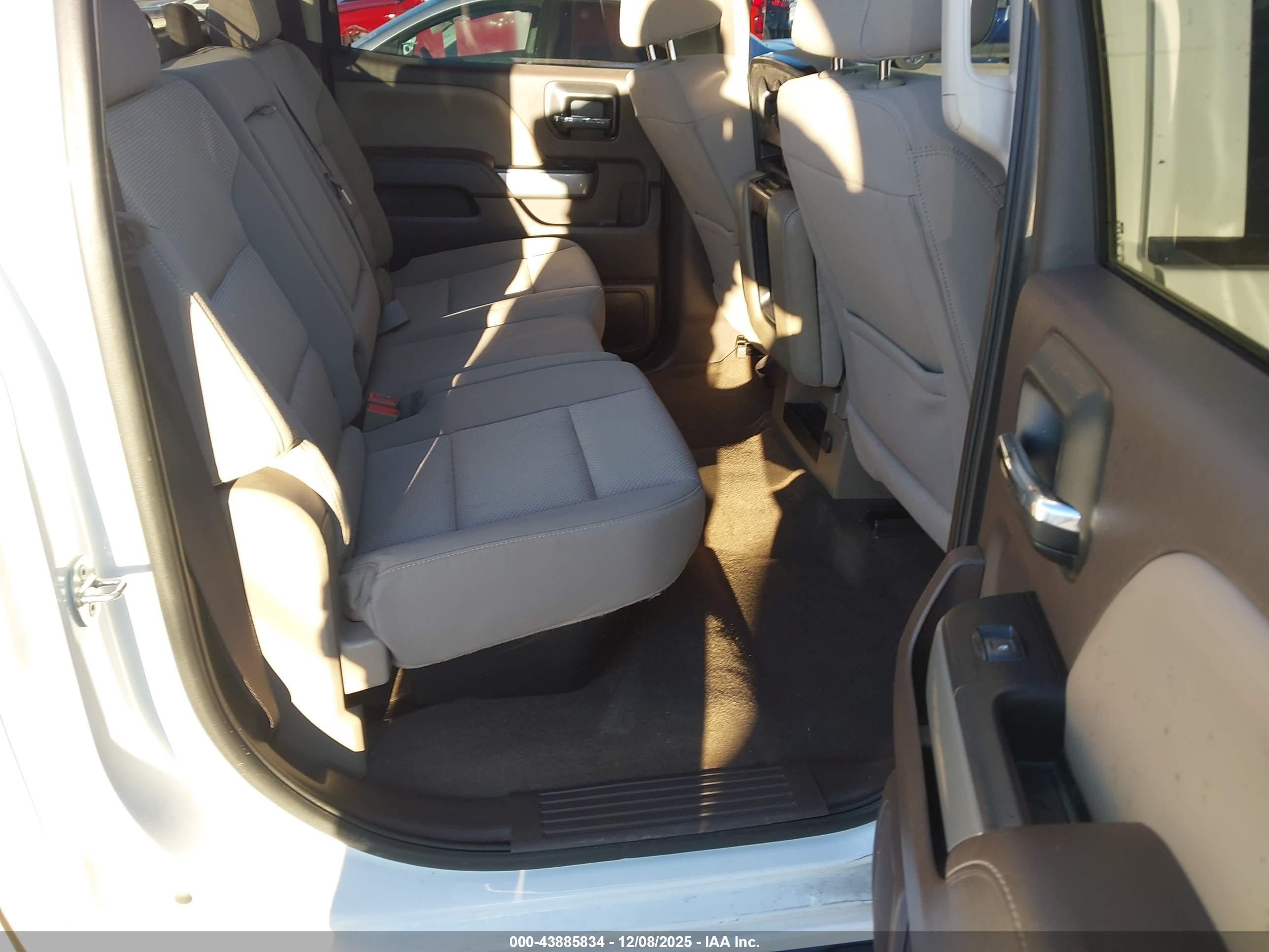 CHEVROLET SILVERADO image 8