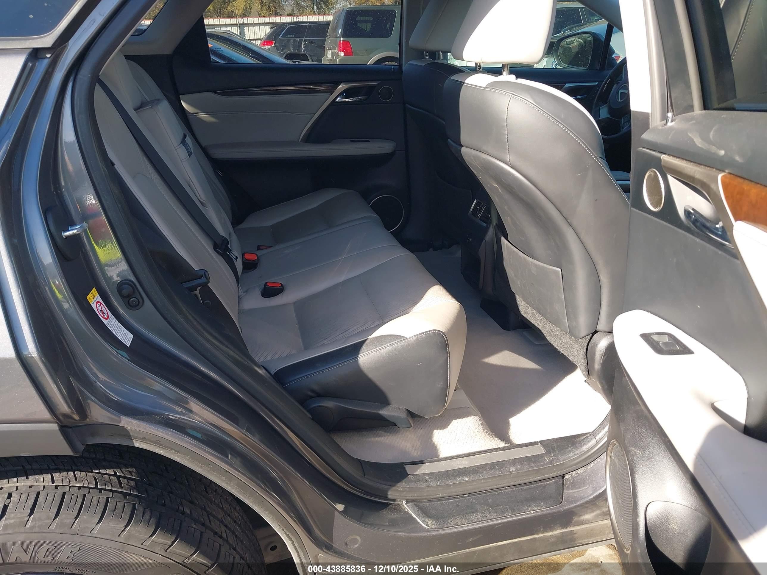 LEXUS RX image 8