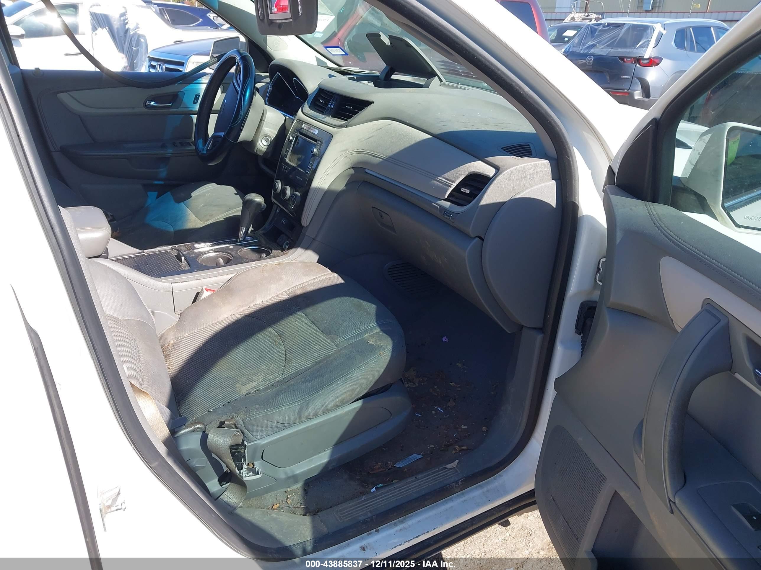 CHEVROLET TRAVERSE image 5