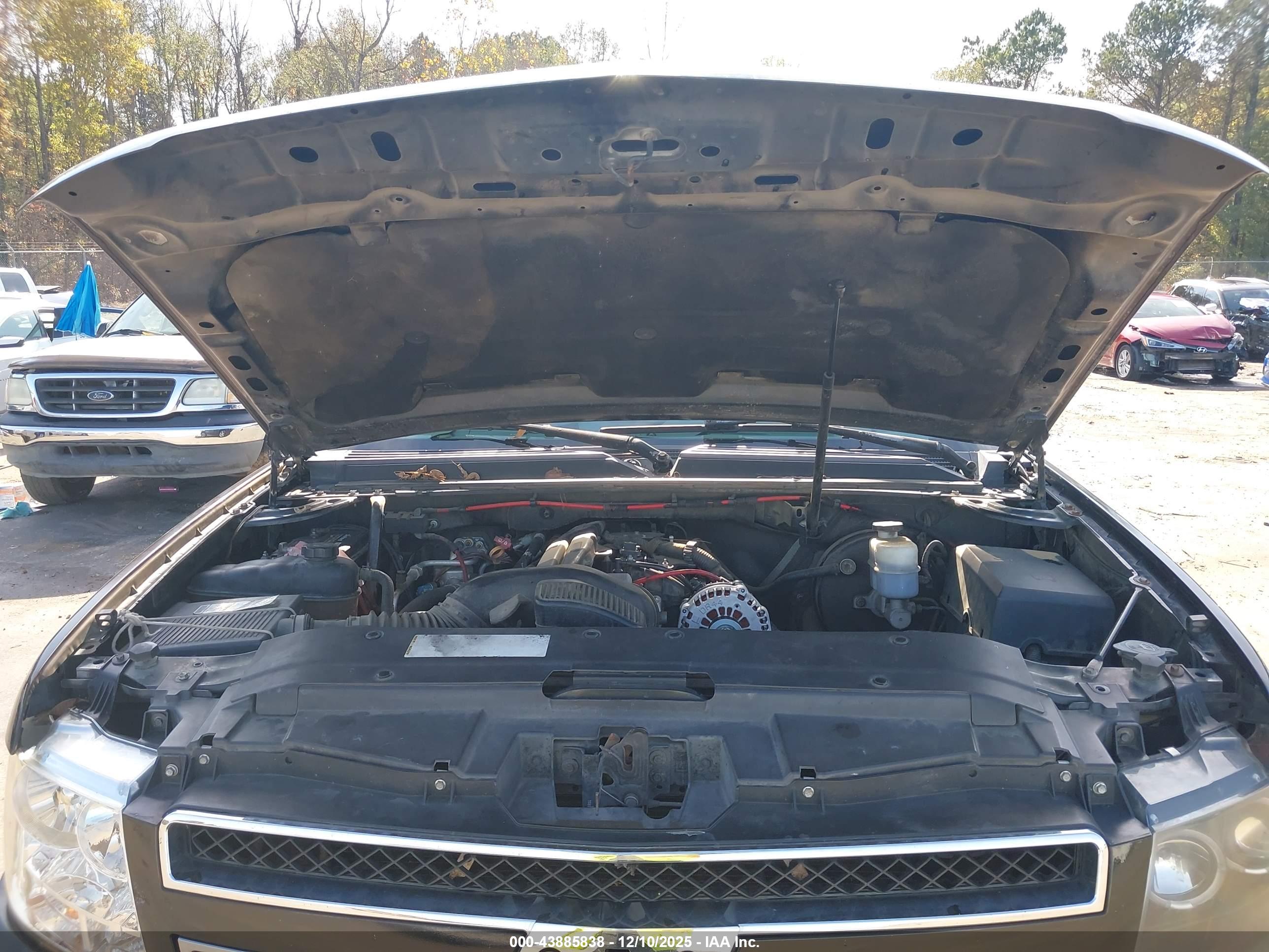 CHEVROLET TAHOE image 10