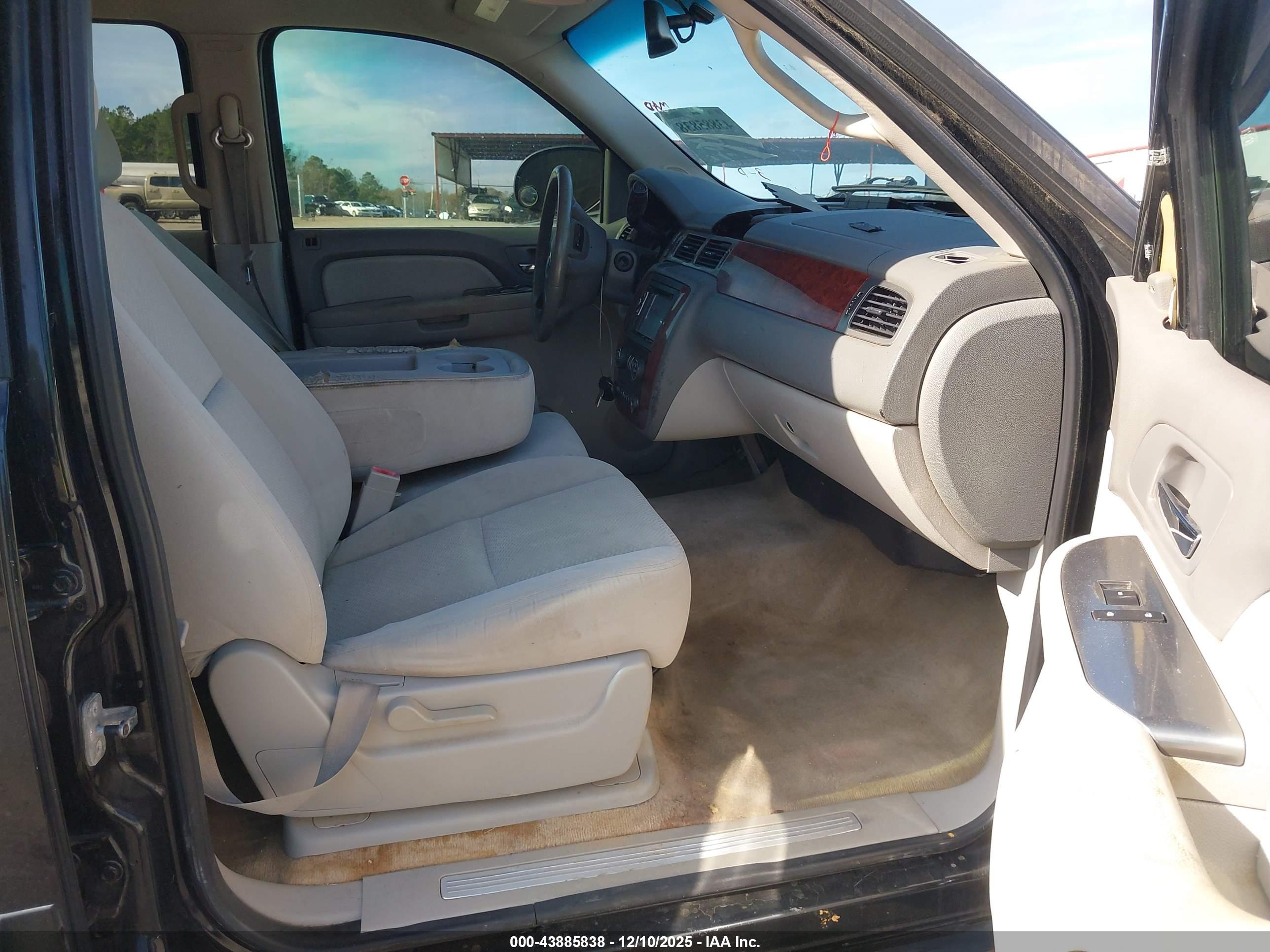 CHEVROLET TAHOE image 5